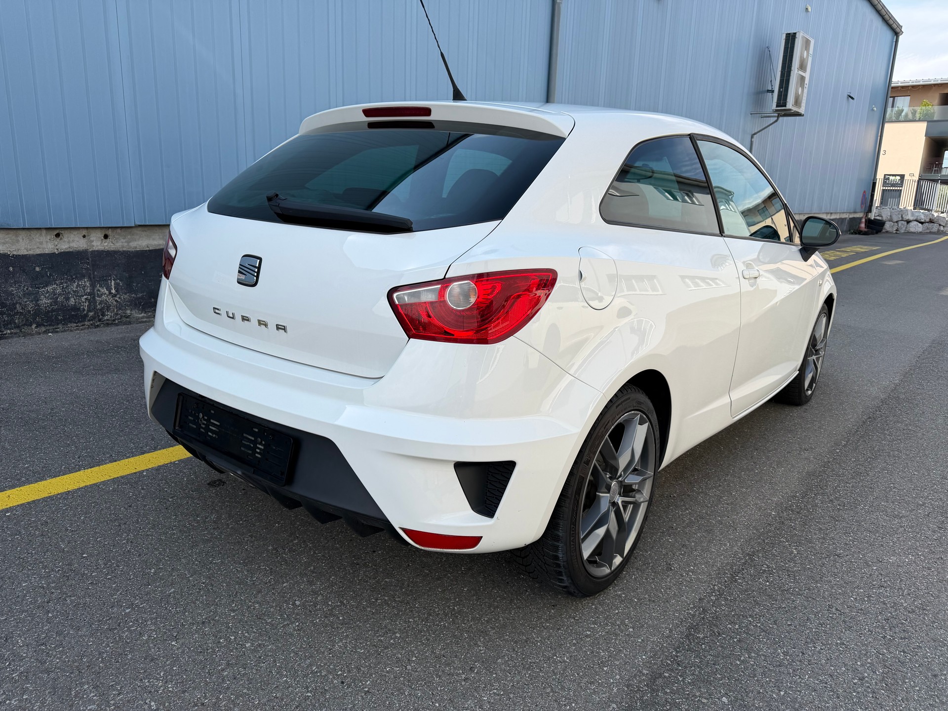 SEAT Ibiza SC 1.4 TSI Cupra DSG-image-8