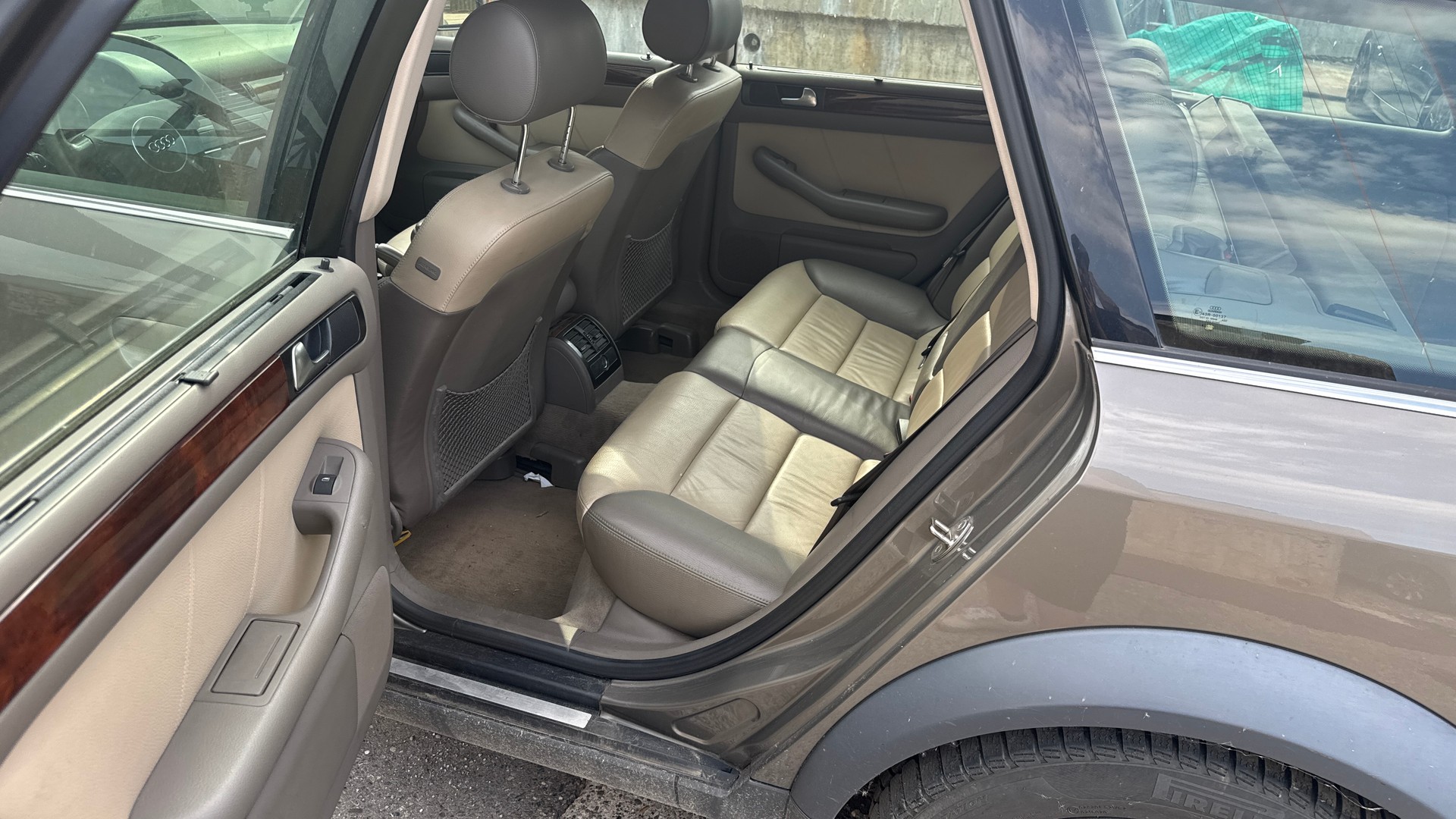AUDI A6 allroad 2.5TDI quattro-image-13