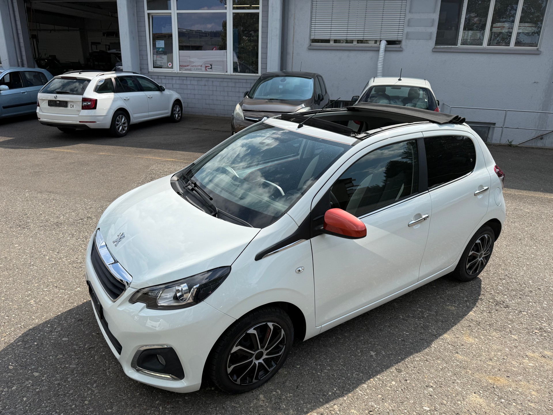 PEUGEOT 108 1.2 VTi Féline Top-image-10