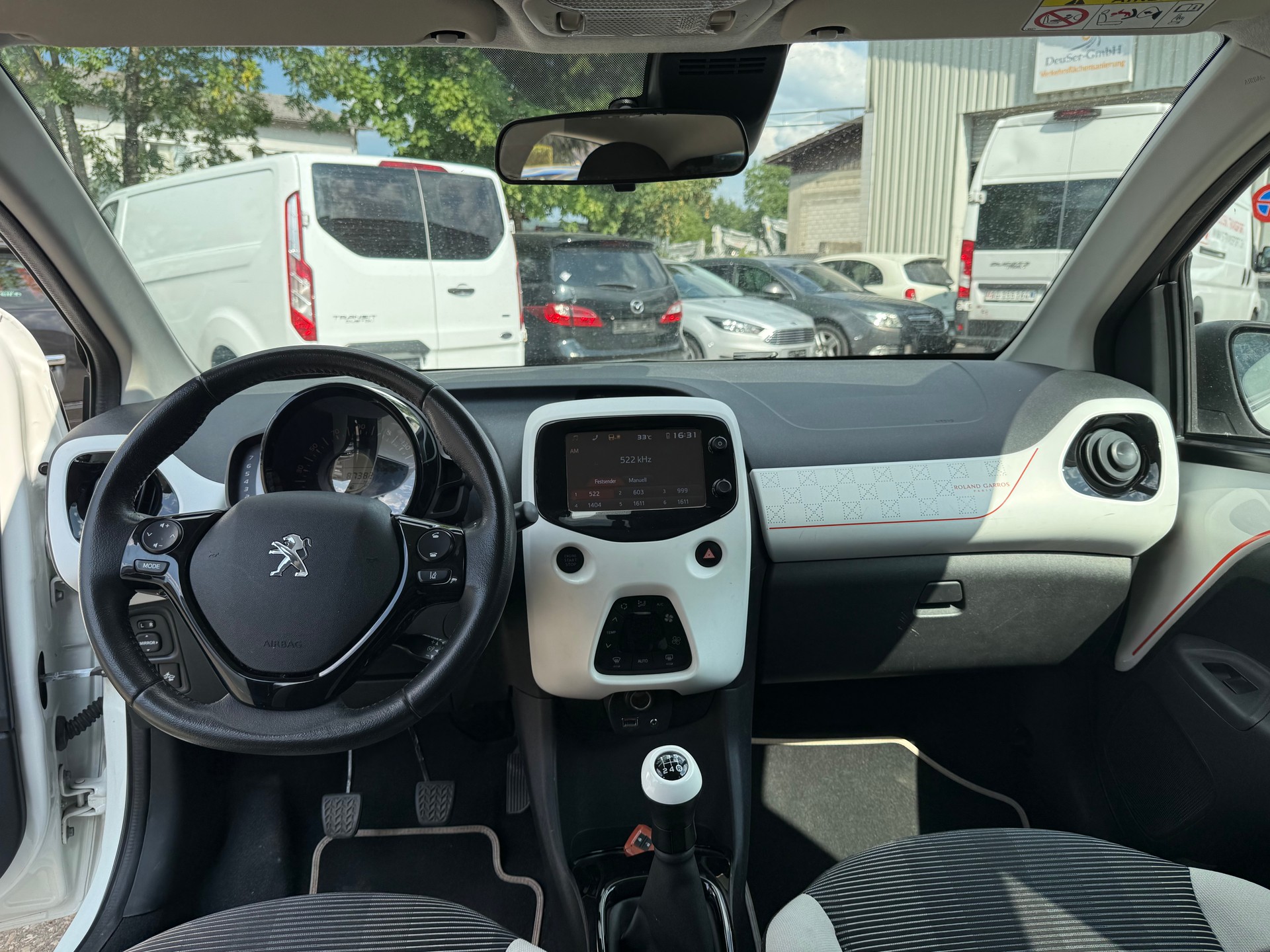 PEUGEOT 108 1.2 VTi Féline Top-image-6