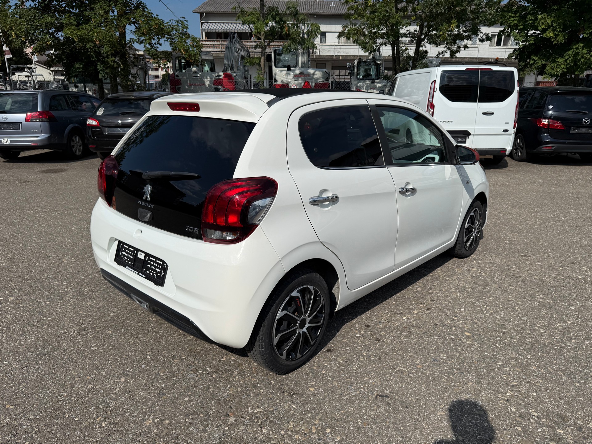 PEUGEOT 108 1.2 VTi Féline Top-image-3