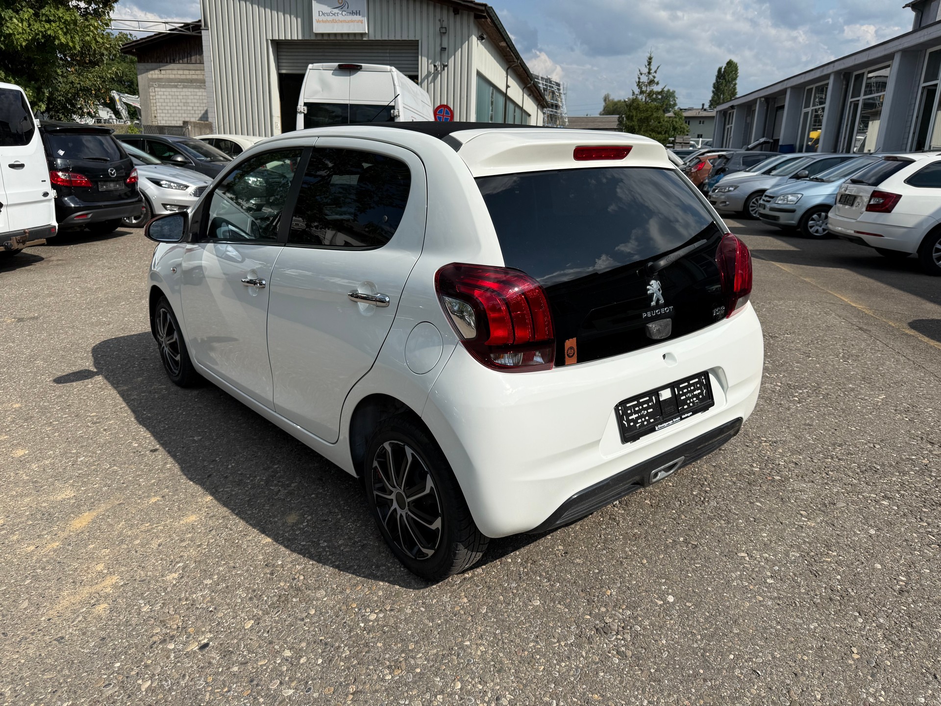 PEUGEOT 108 1.2 VTi Féline Top-image-4