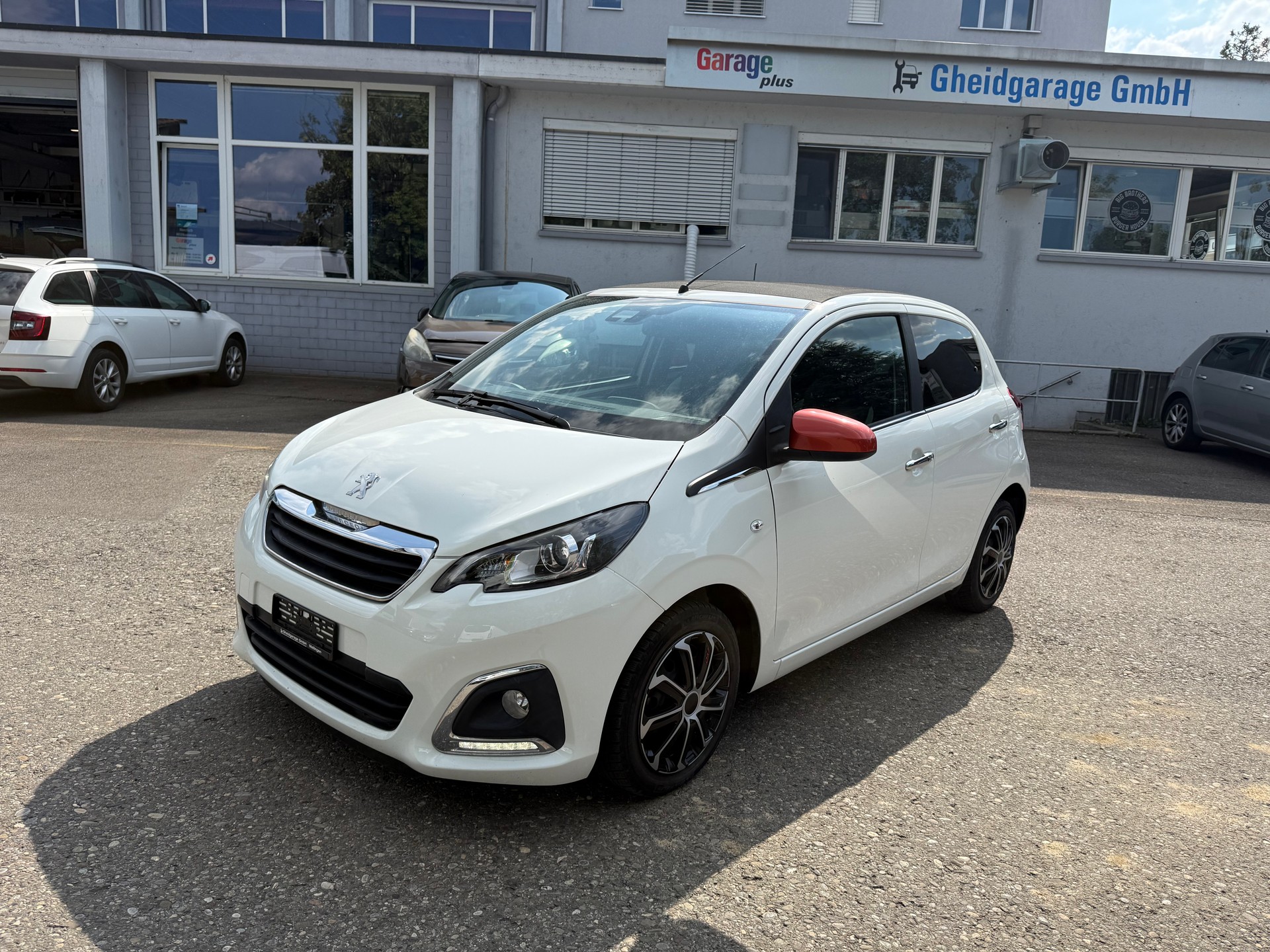 PEUGEOT 108 1.2 VTi Féline Top-image-0