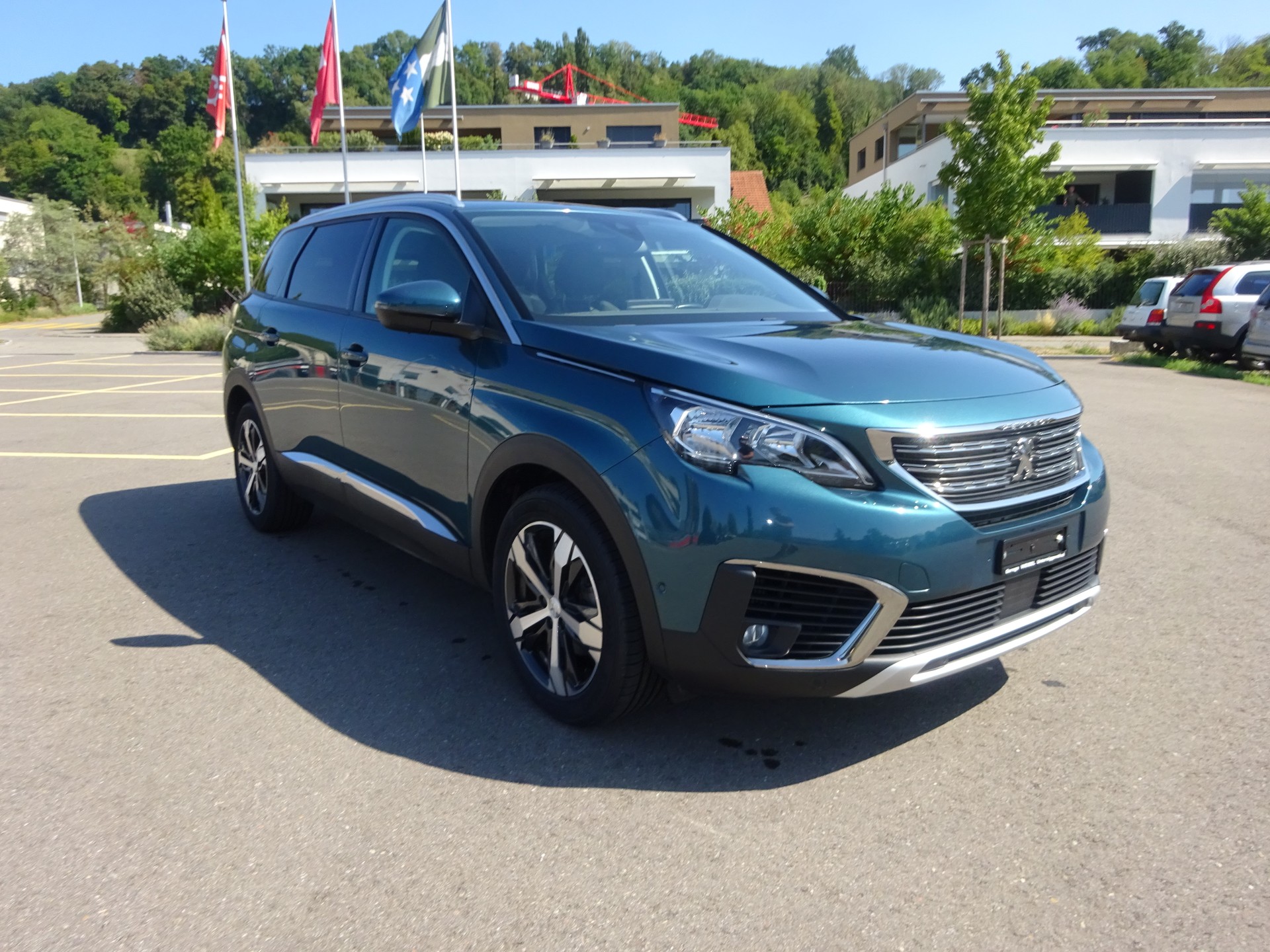 PEUGEOT 5008 1.2 Pure Tech Allure EAT8-image-1