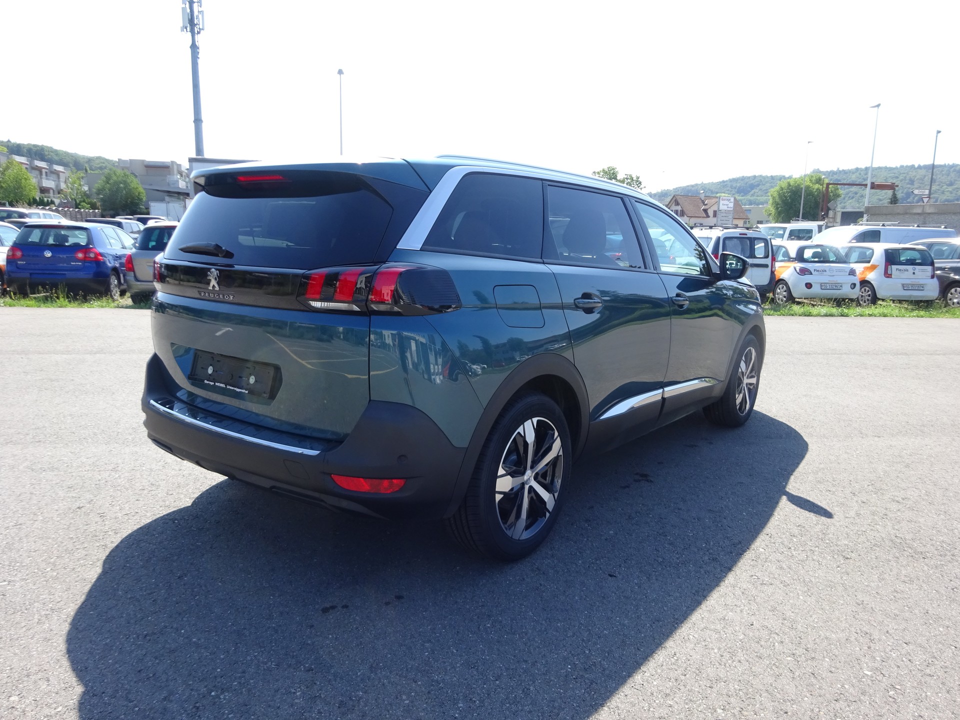 PEUGEOT 5008 1.2 Pure Tech Allure EAT8-image-5