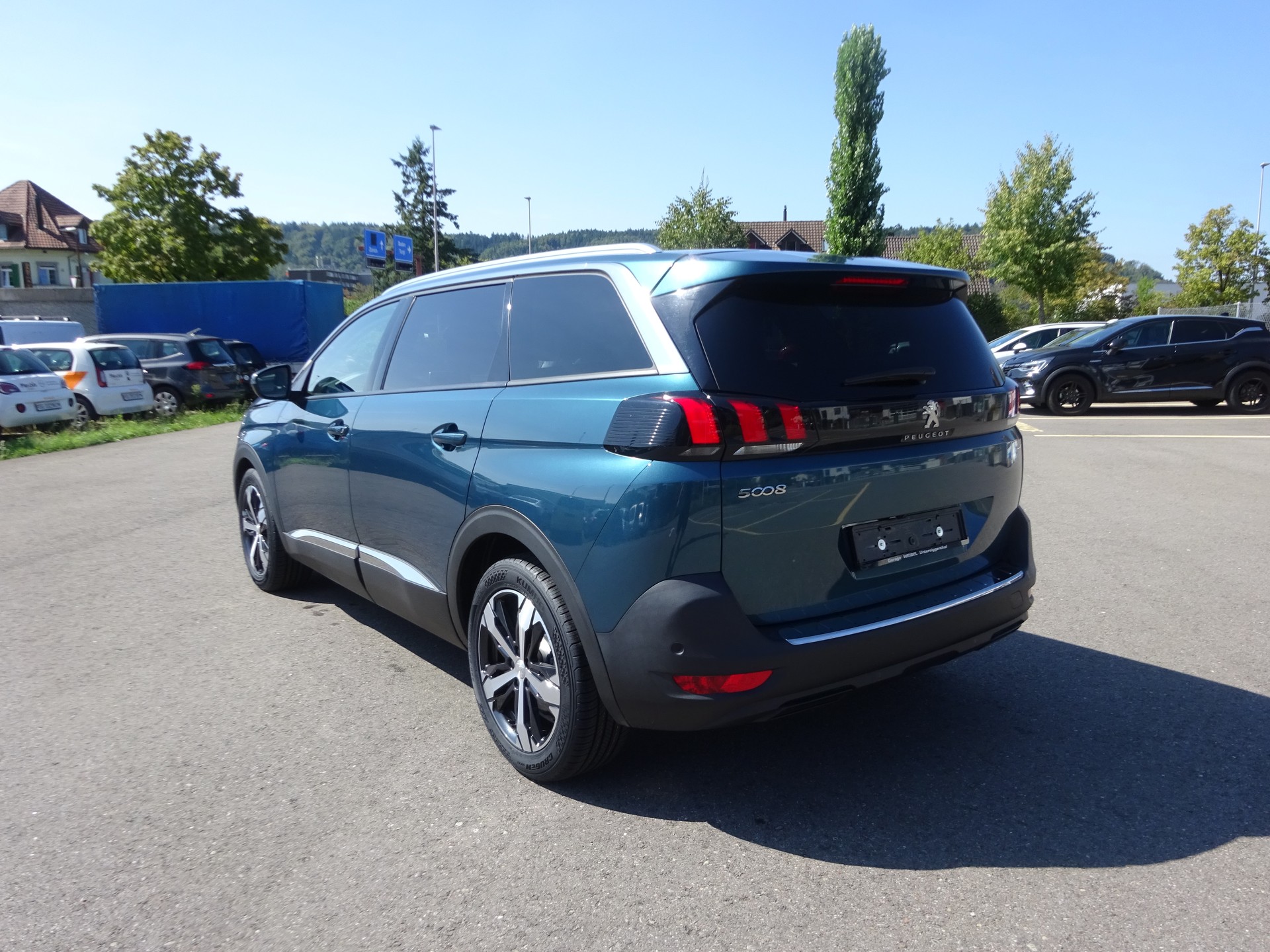 PEUGEOT 5008 1.2 Pure Tech Allure EAT8-image-6