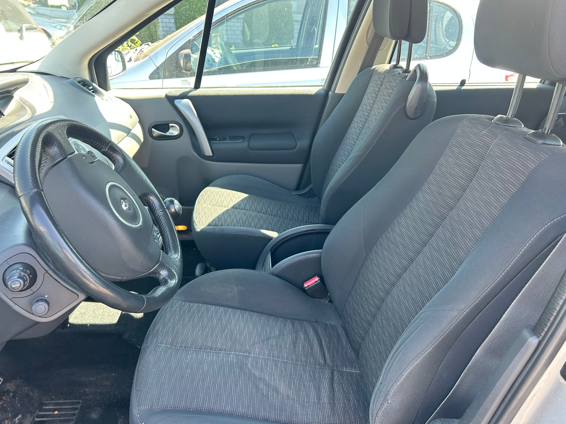 RENAULT Scénic 2.0 16V Turbo Dynamique-image-5