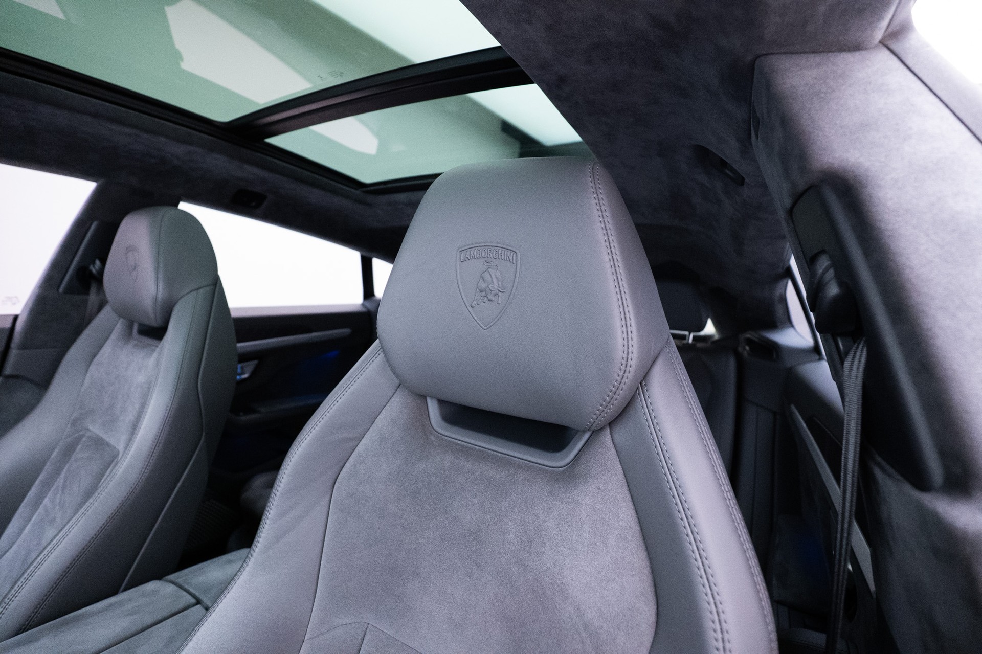 LAMBORGHINI Urus E-Gear Akrapovic-image-13