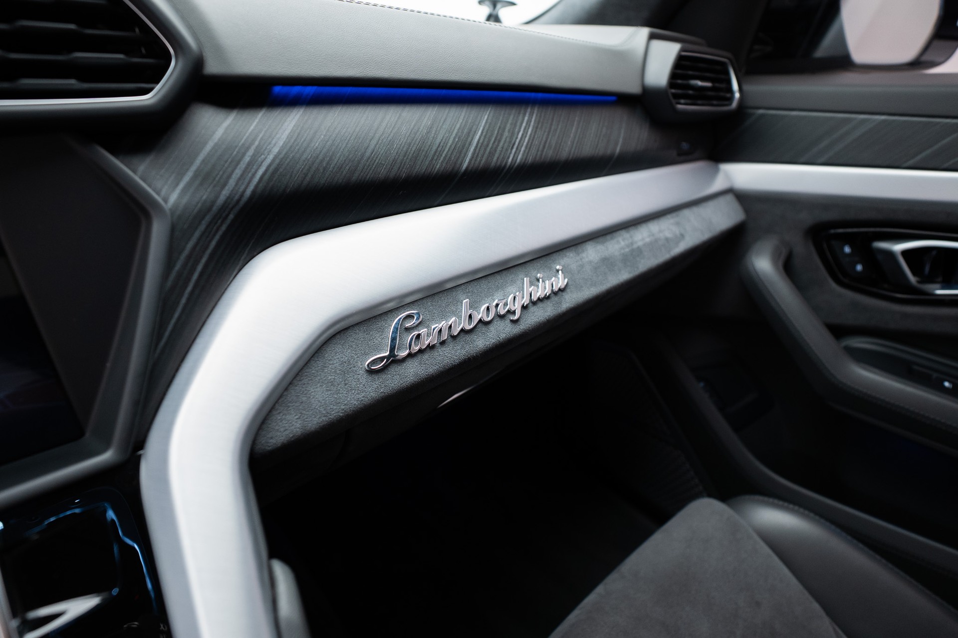 LAMBORGHINI Urus E-Gear Akrapovic-image-9