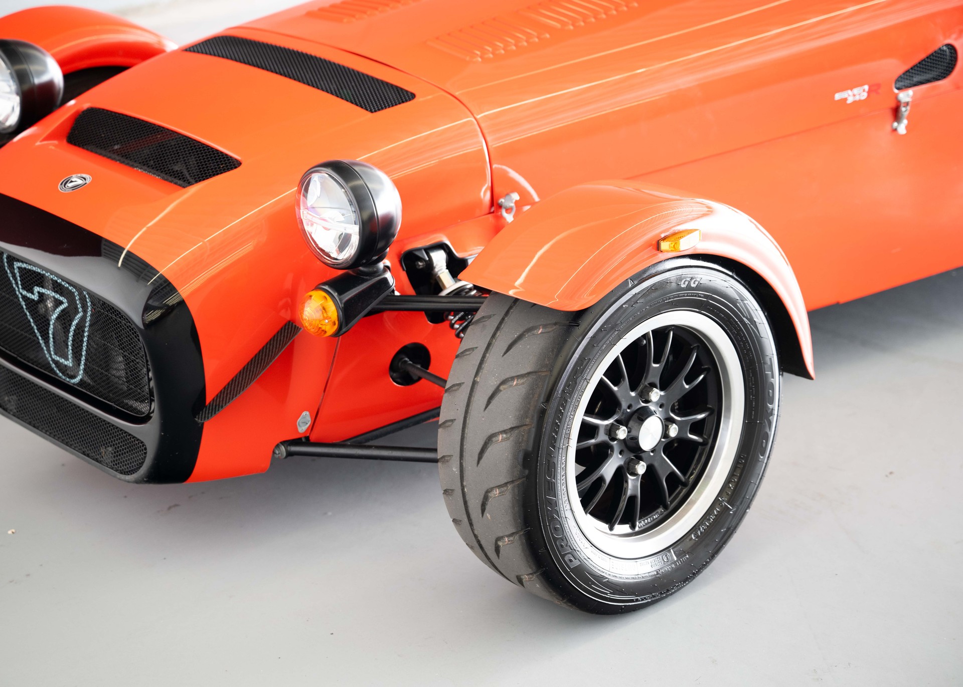 CATERHAM Seven 340R SV (MY26, Swiss new car, Arancio Argos paint, Signature seats, 24-month factory warranty, delivery March 27)-image-13