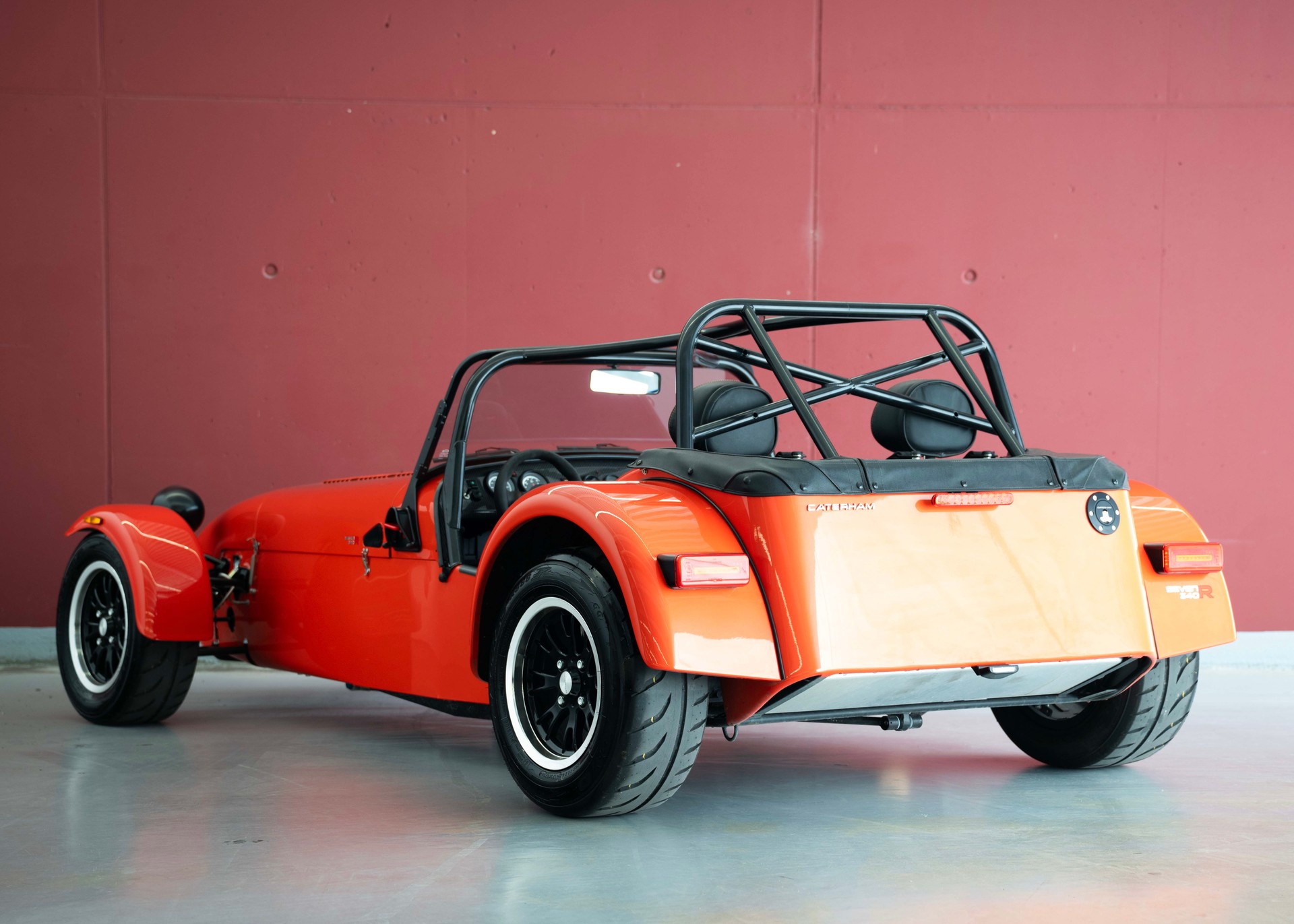 CATERHAM Seven 340R SV (MY26, Swiss new car, Arancio Argos paint, Signature seats, 24-month factory warranty, delivery March 27)-showroom-element-1