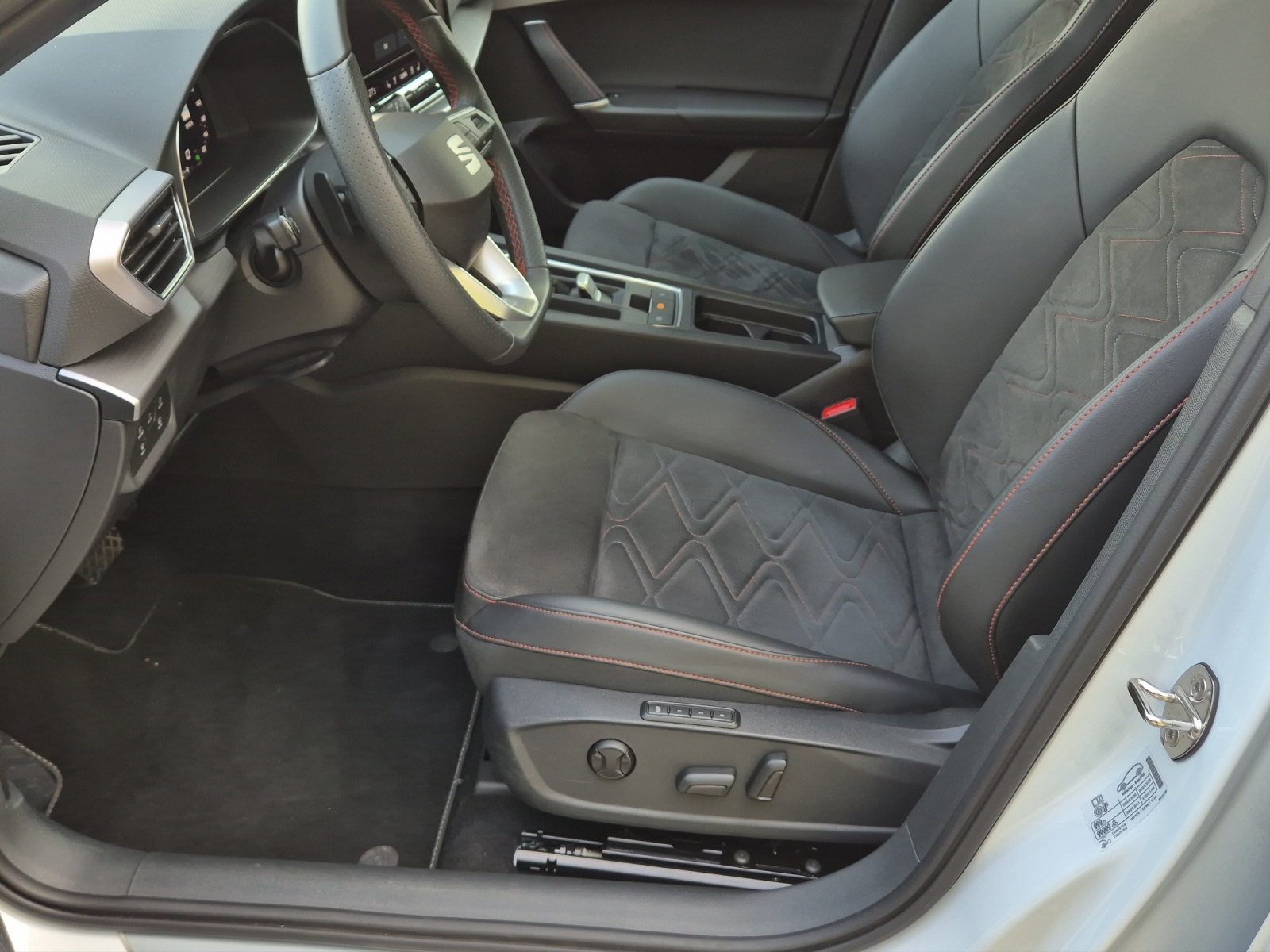 SEAT Leon ST 1.5 eTSI mHEV DSG Move FR*Anhängerkupplung*-image-8