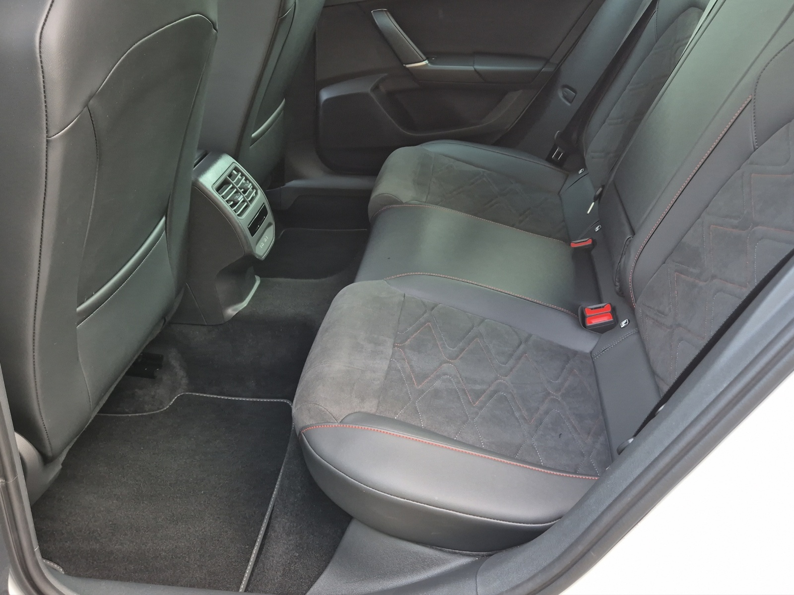 SEAT Leon ST 1.5 eTSI mHEV DSG Move FR*Anhängerkupplung*-image-19