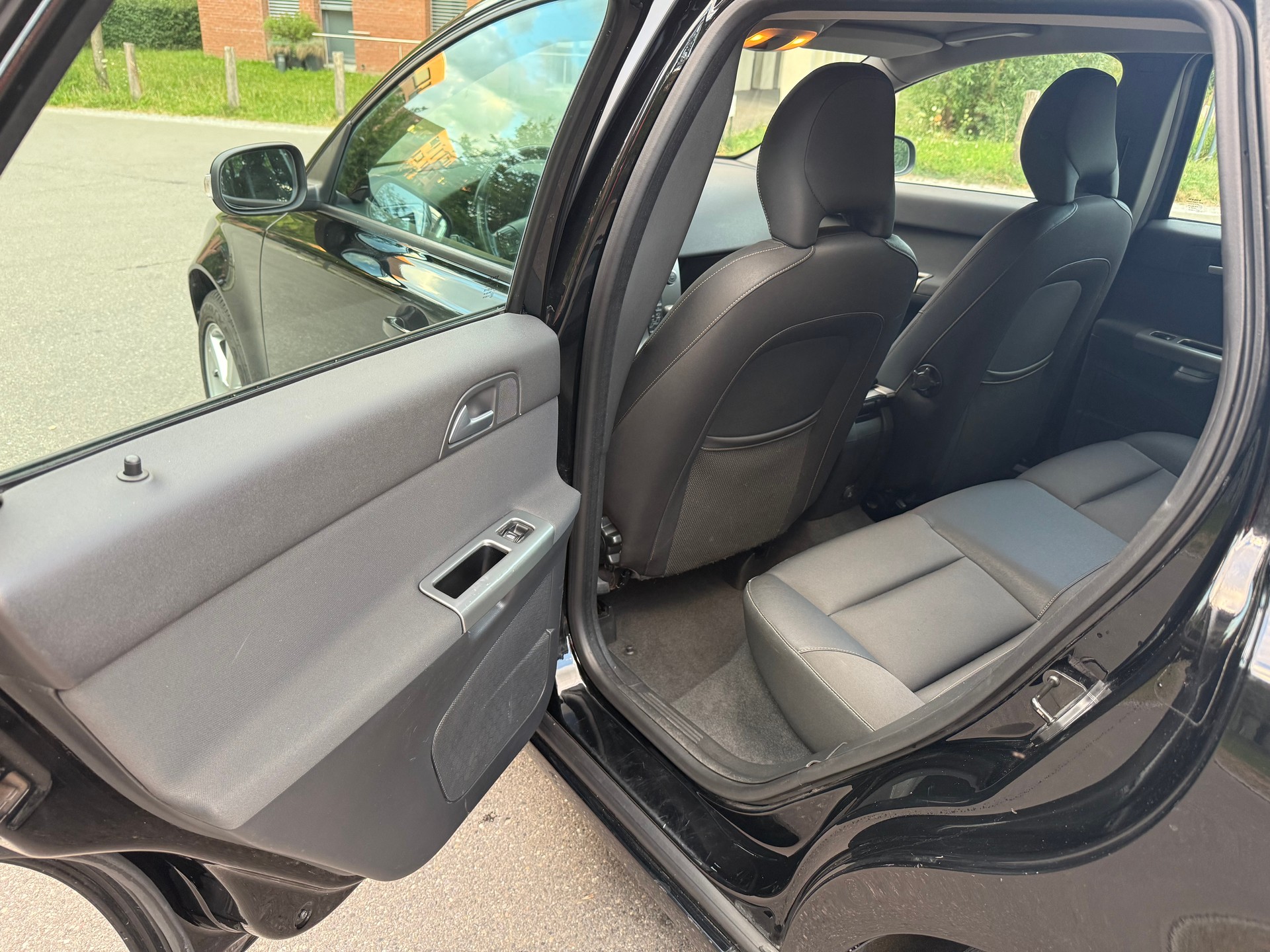 VOLVO V50 2.0D Kinetic-image-16