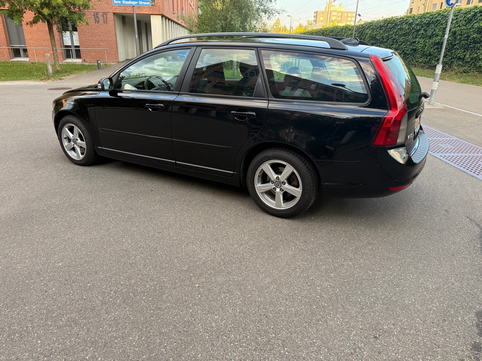 VOLVO V50 2.0D Kinetic-image-12