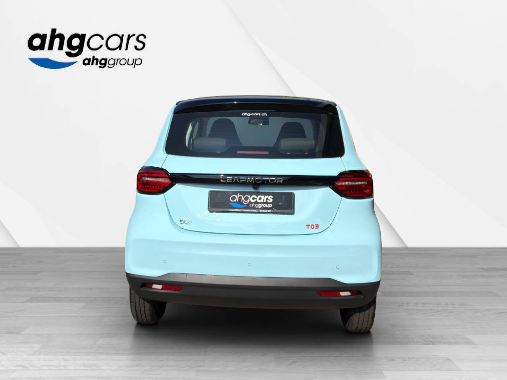 LEAPMOTOR T03 Electric-showroom-element-3