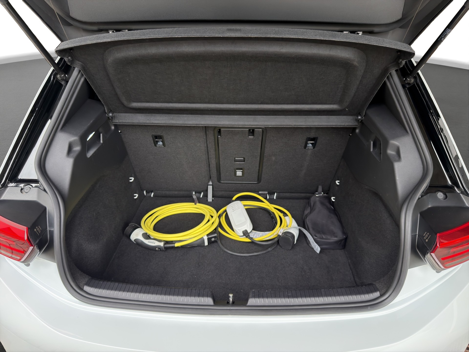 VW ID.3 Pro Performance 58 kWh 75 Edition *Anhängerkupplung/Akku 95.8%*-image-13