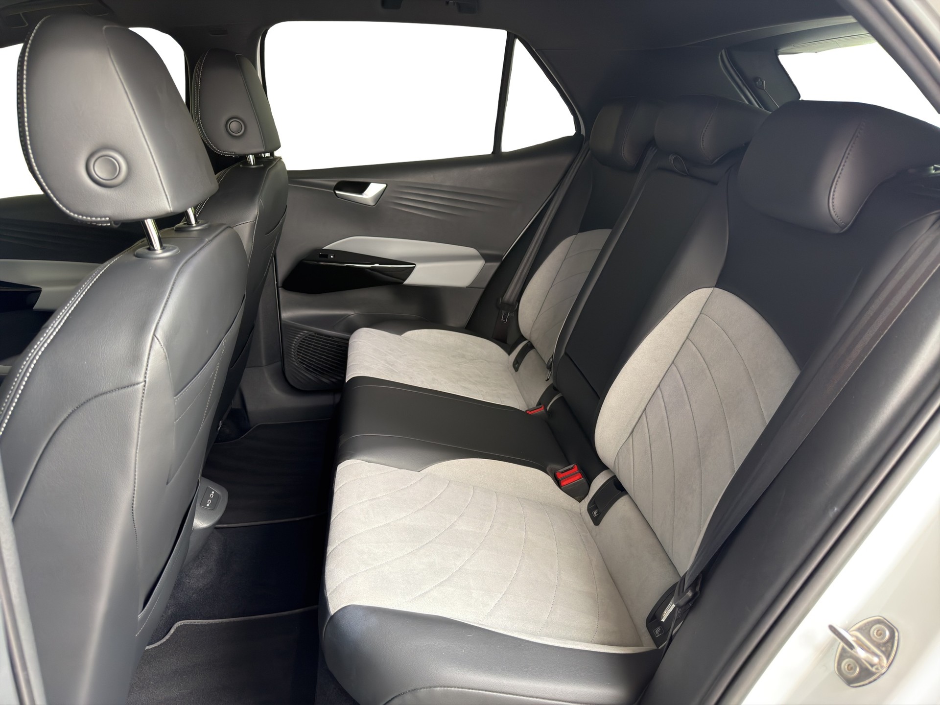 VW ID.3 Pro Performance 58 kWh 75 Edition *Anhängerkupplung/Akku 95.8%*-image-12