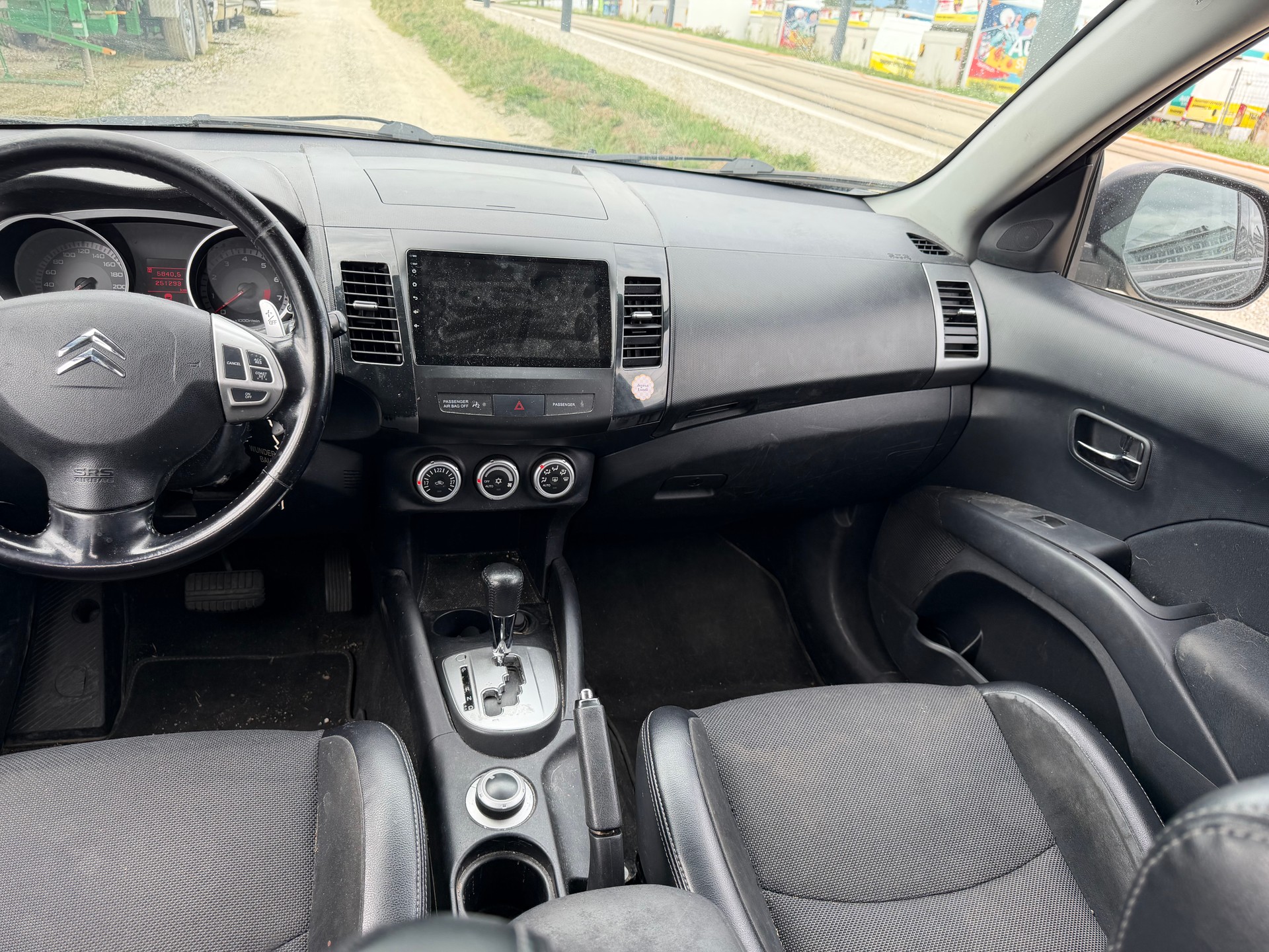 CITROEN C-Crosser 2.4 VTR CVT-image-12