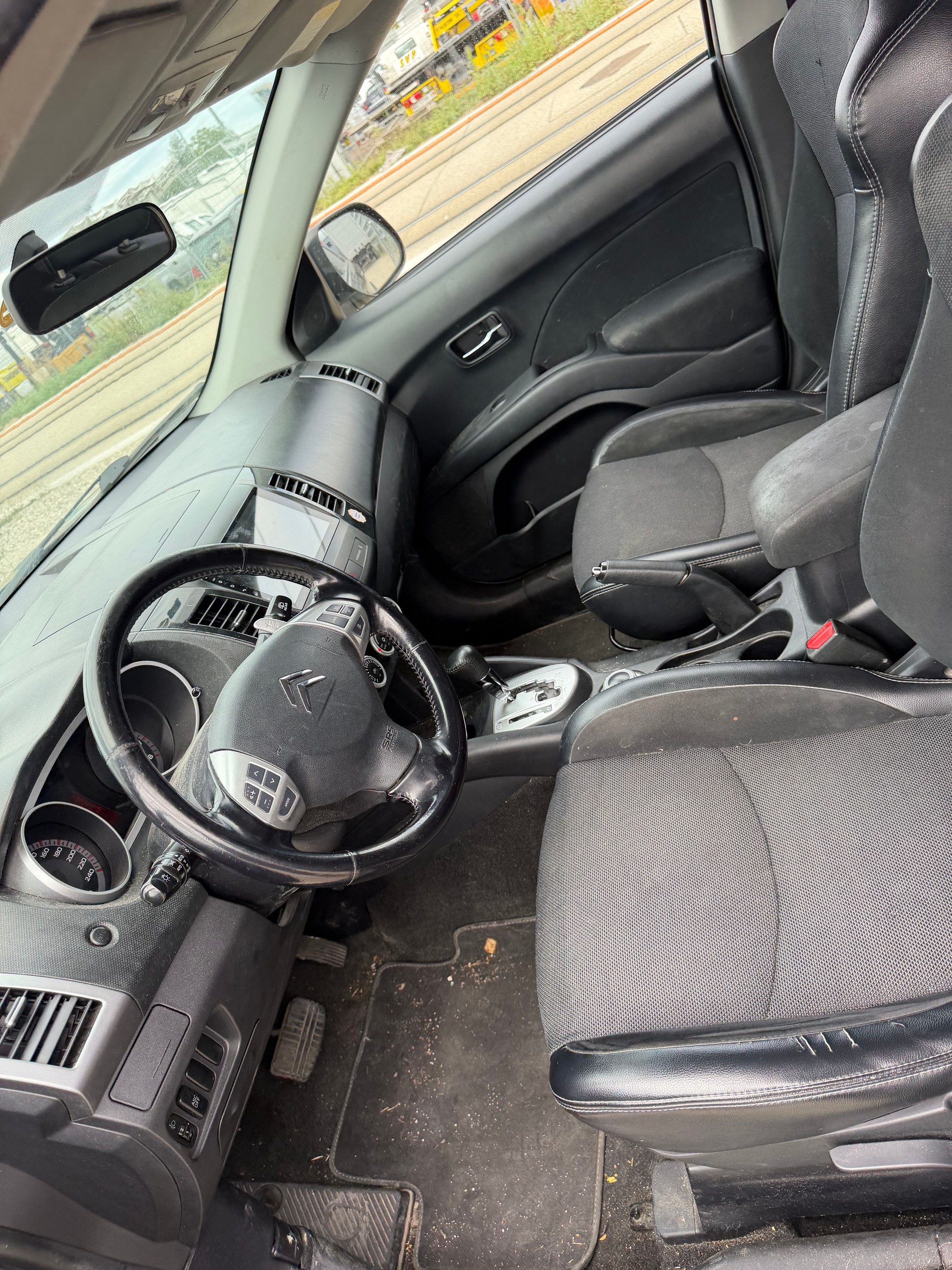 CITROEN C-Crosser 2.4 VTR CVT-image-13