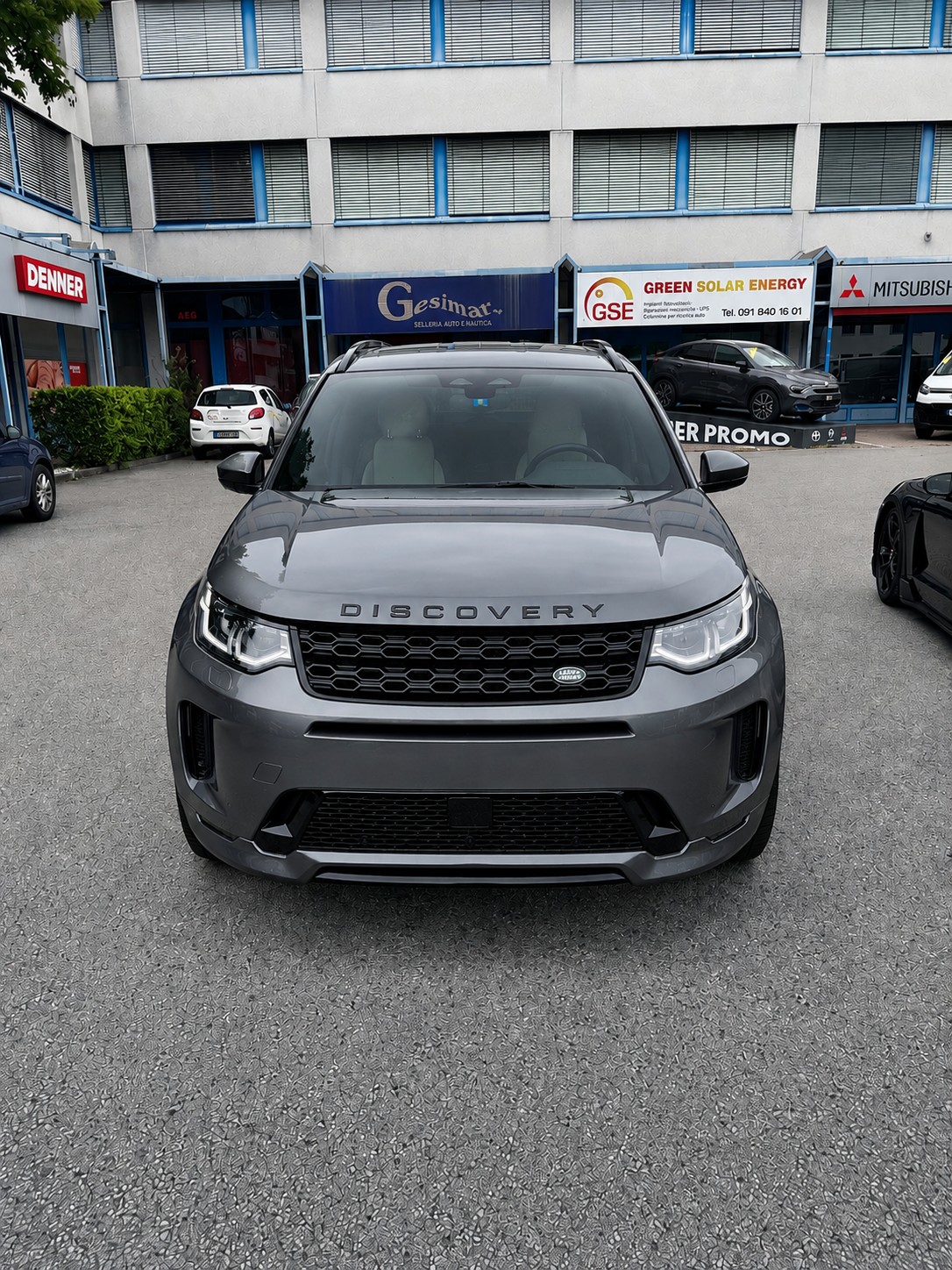 LAND ROVER 1.5 T 300e R-Dynamic HSE-image-0