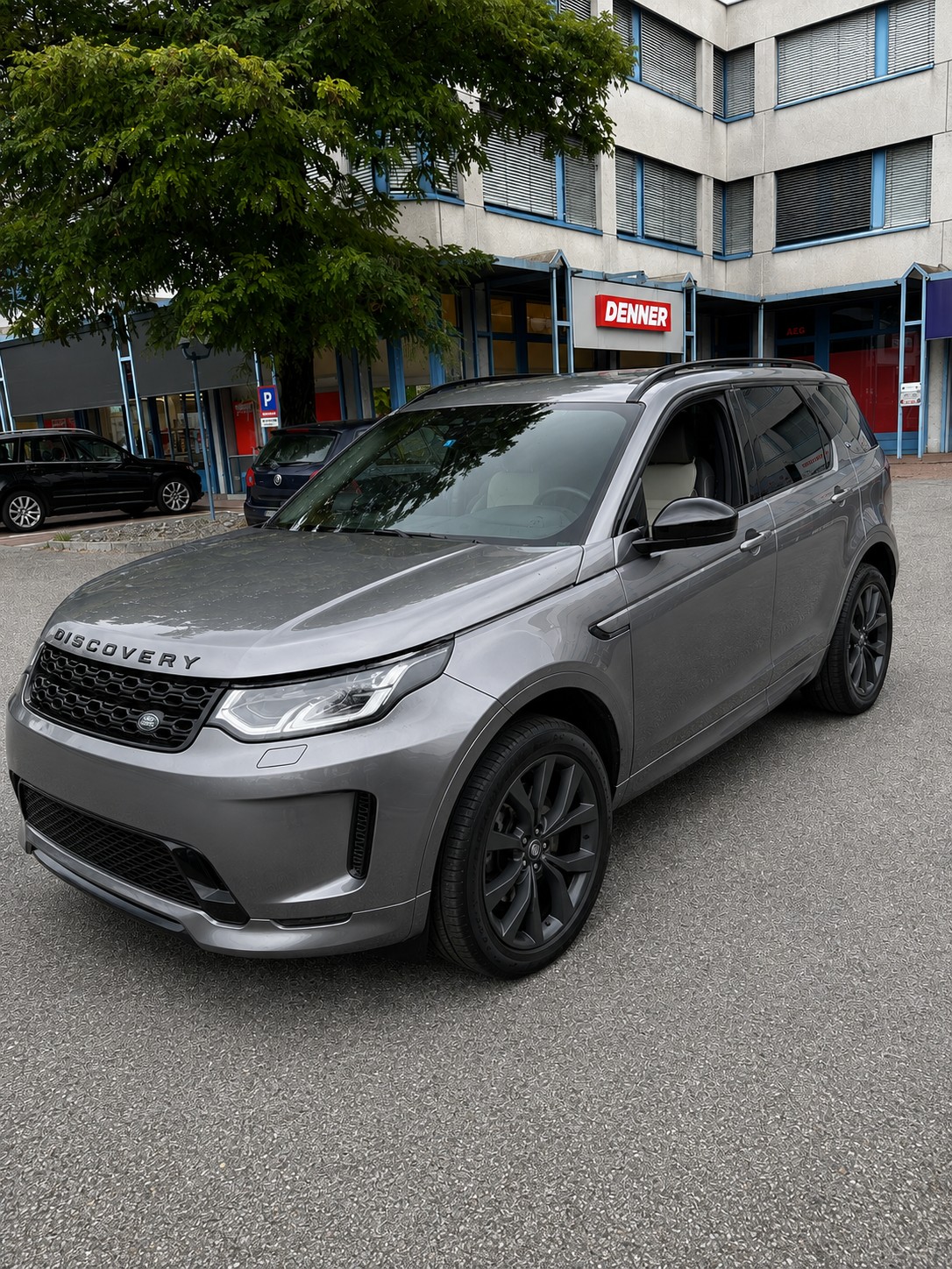LAND ROVER 1.5 T 300e R-Dynamic HSE-image-1