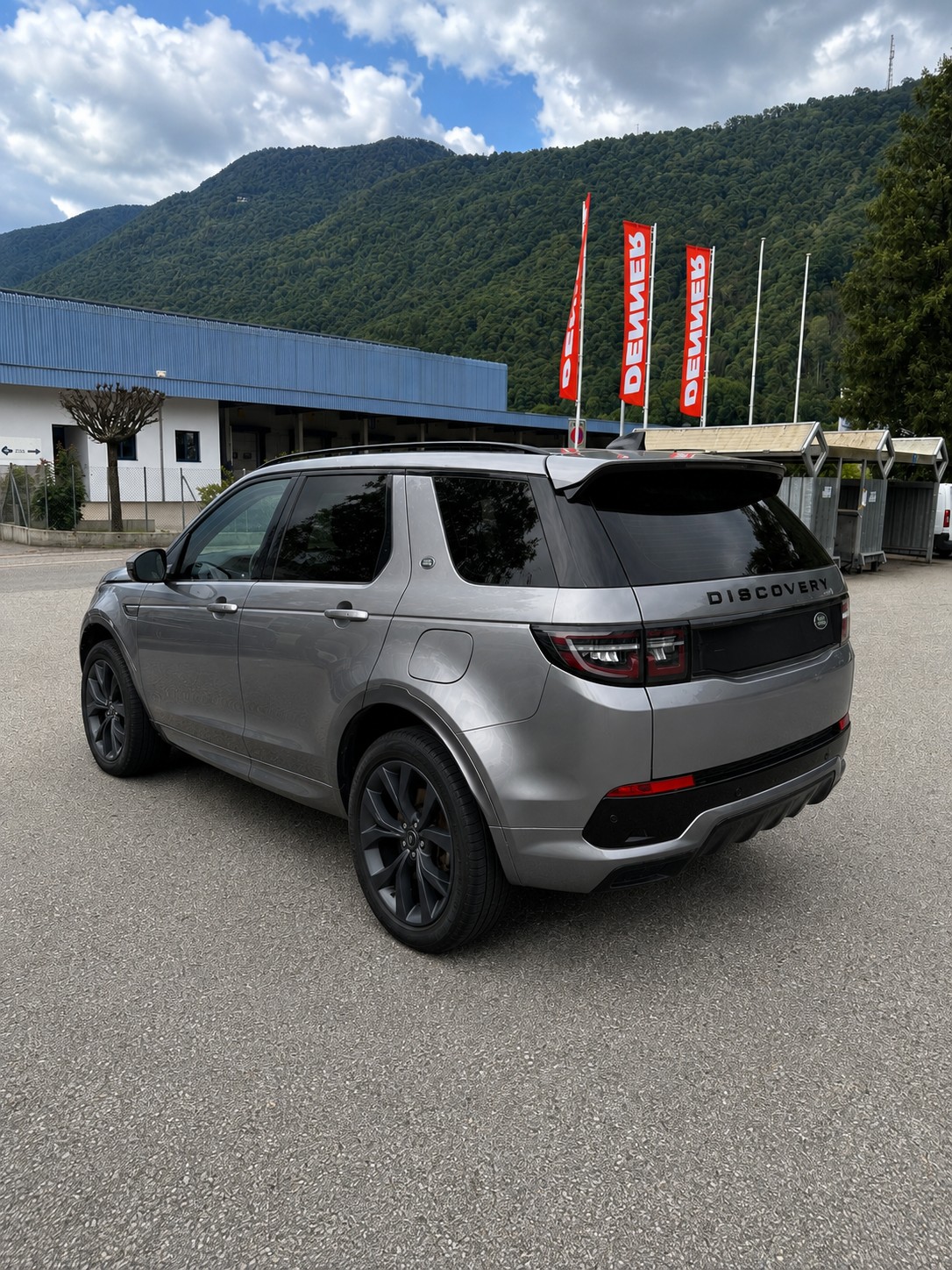 LAND ROVER 1.5 T 300e R-Dynamic HSE-image-2
