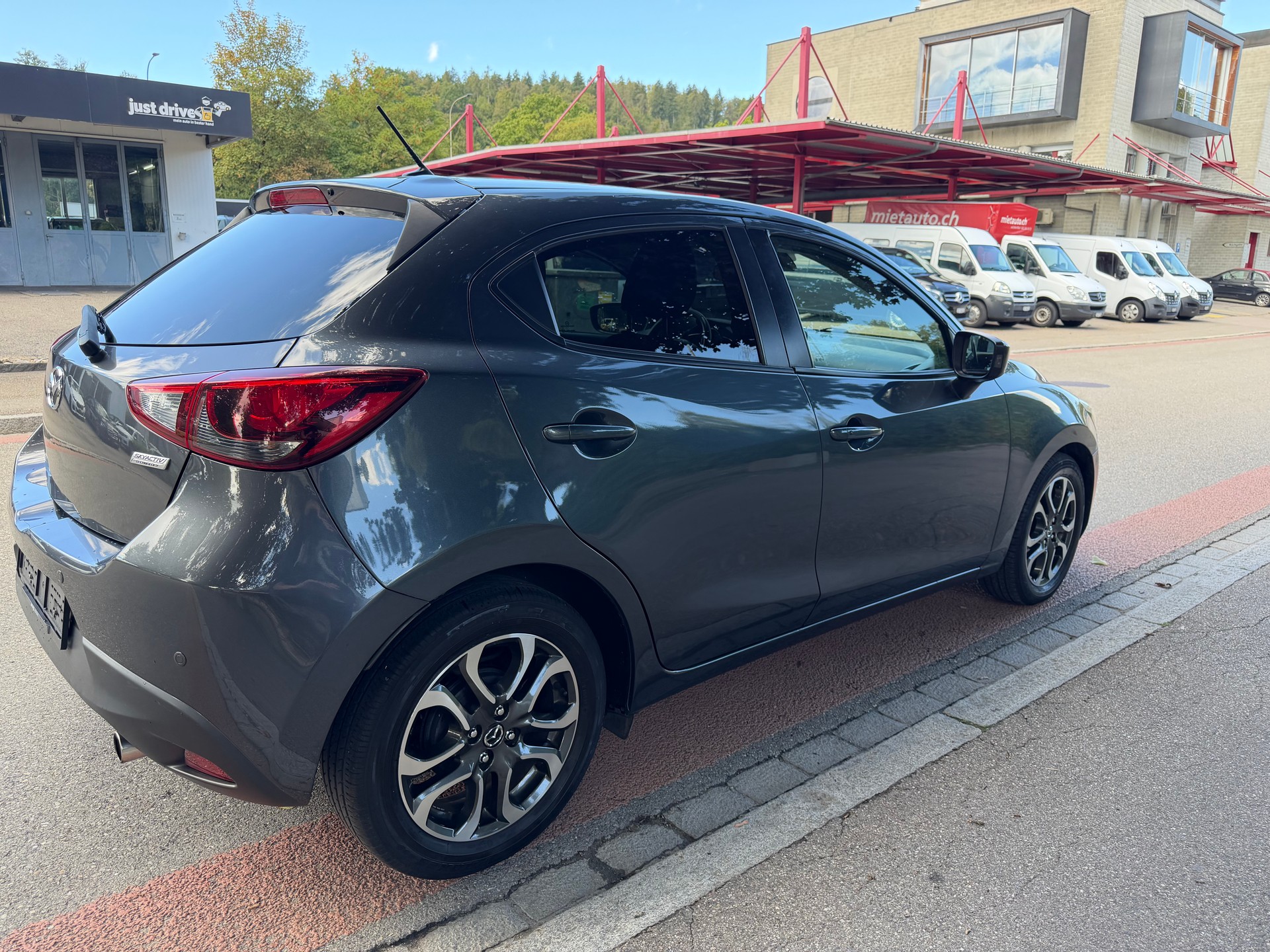MAZDA 2 1.5i 16V Skyactiv-G Revolution-image-9