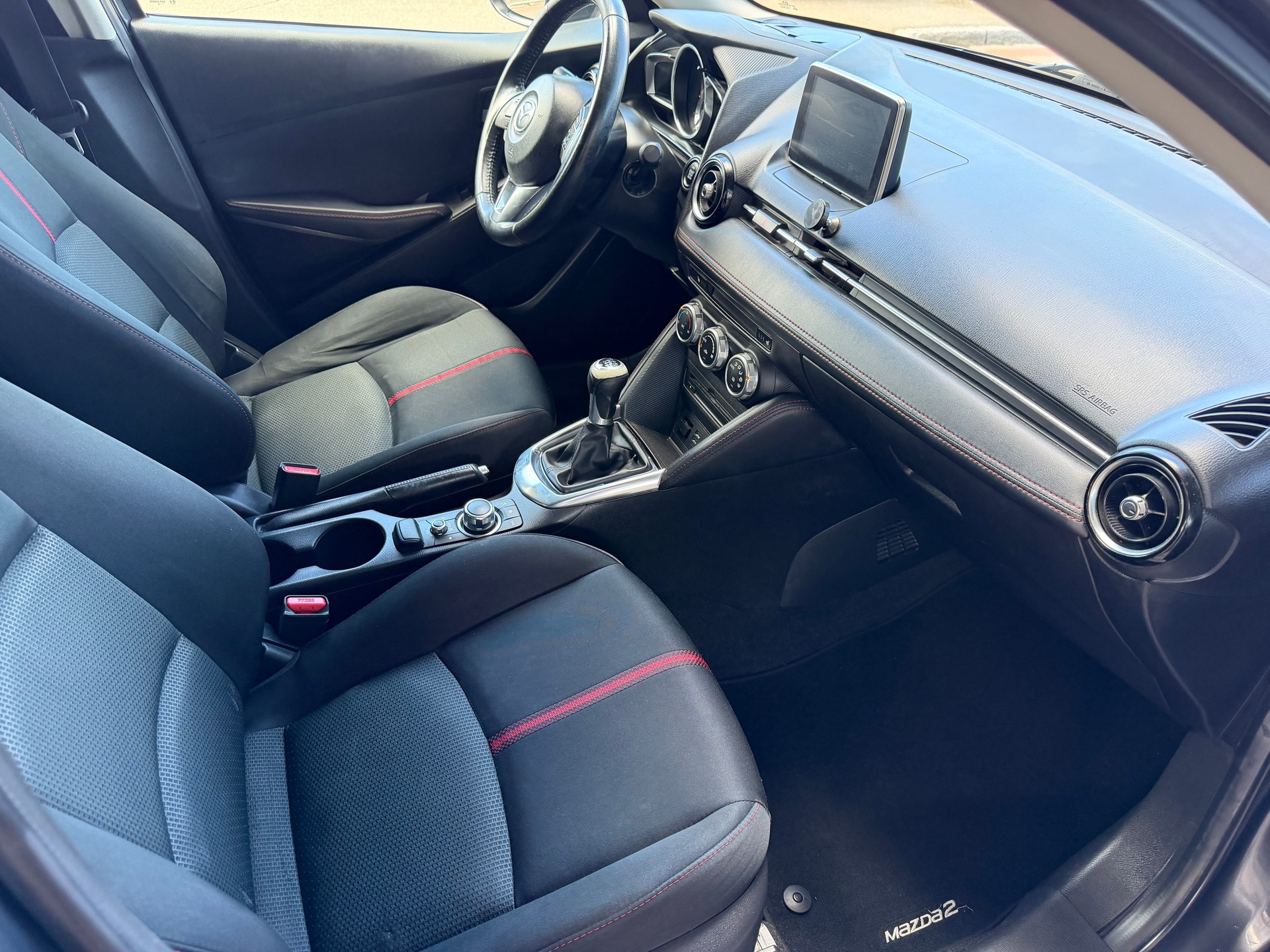 MAZDA 2 1.5i 16V Skyactiv-G Revolution-image-8