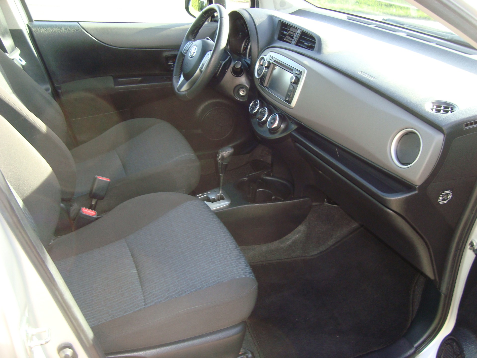 TOYOTA Yaris 1.33 Luna Multidrive-image-6