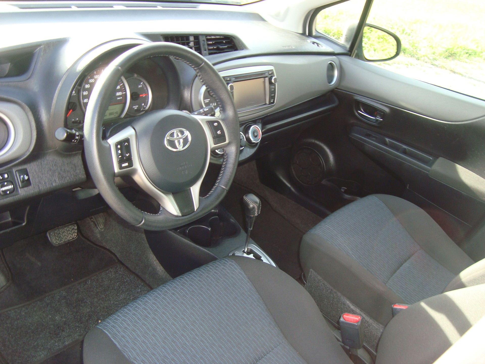 TOYOTA Yaris 1.33 Luna Multidrive-image-7