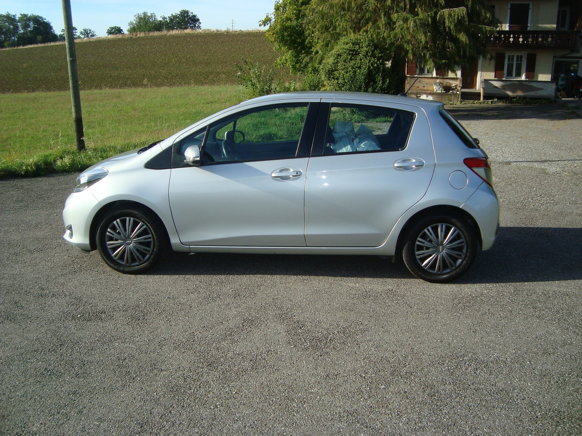 TOYOTA Yaris 1.33 Luna Multidrive-image-4