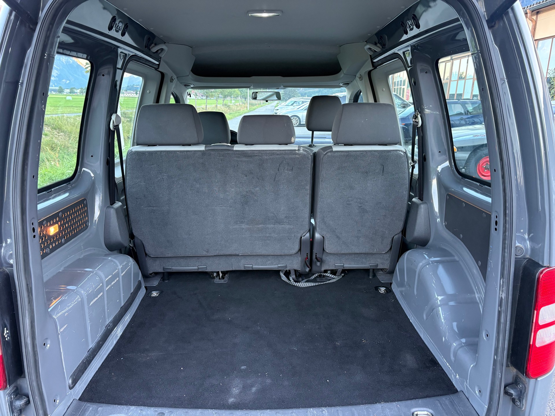 VW Caddy 1.6 TDI DSG-image-5
