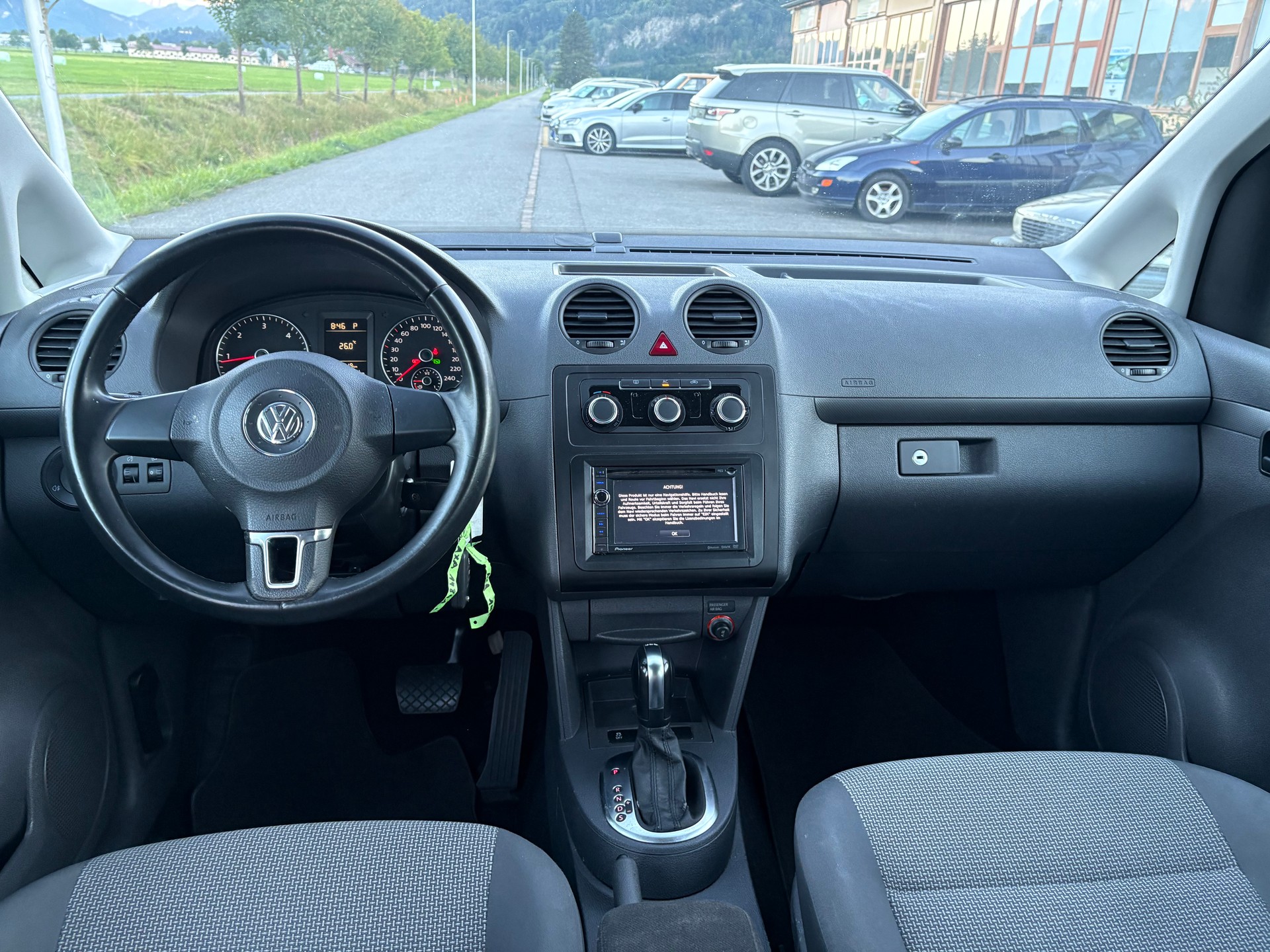 VW Caddy 1.6 TDI DSG-image-8