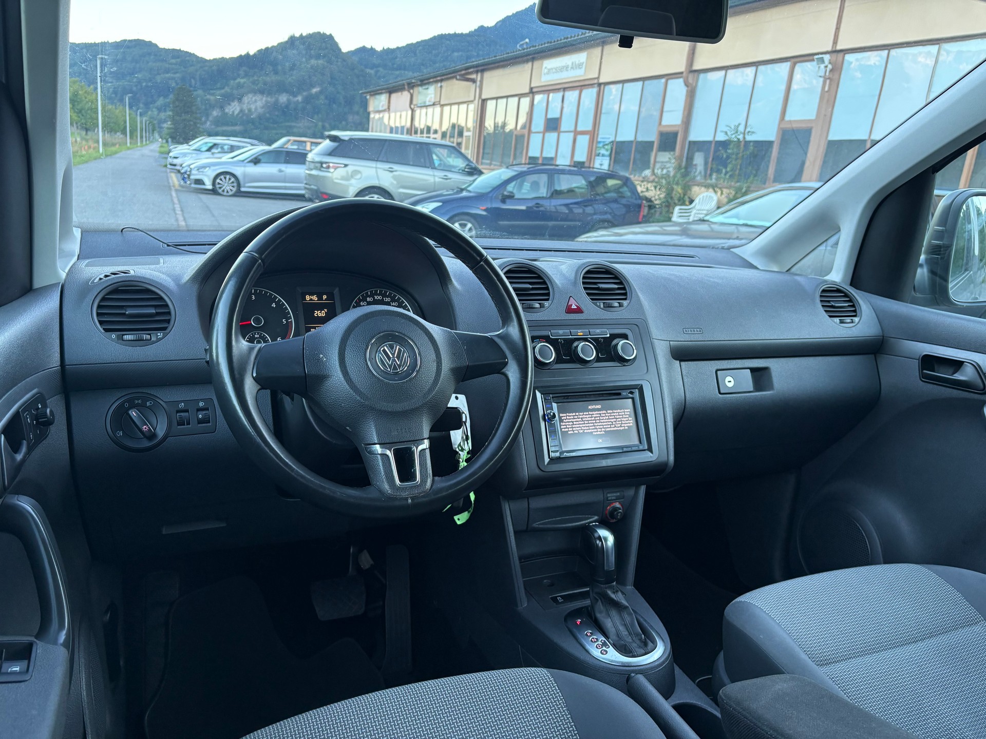 VW Caddy 1.6 TDI DSG-image-7
