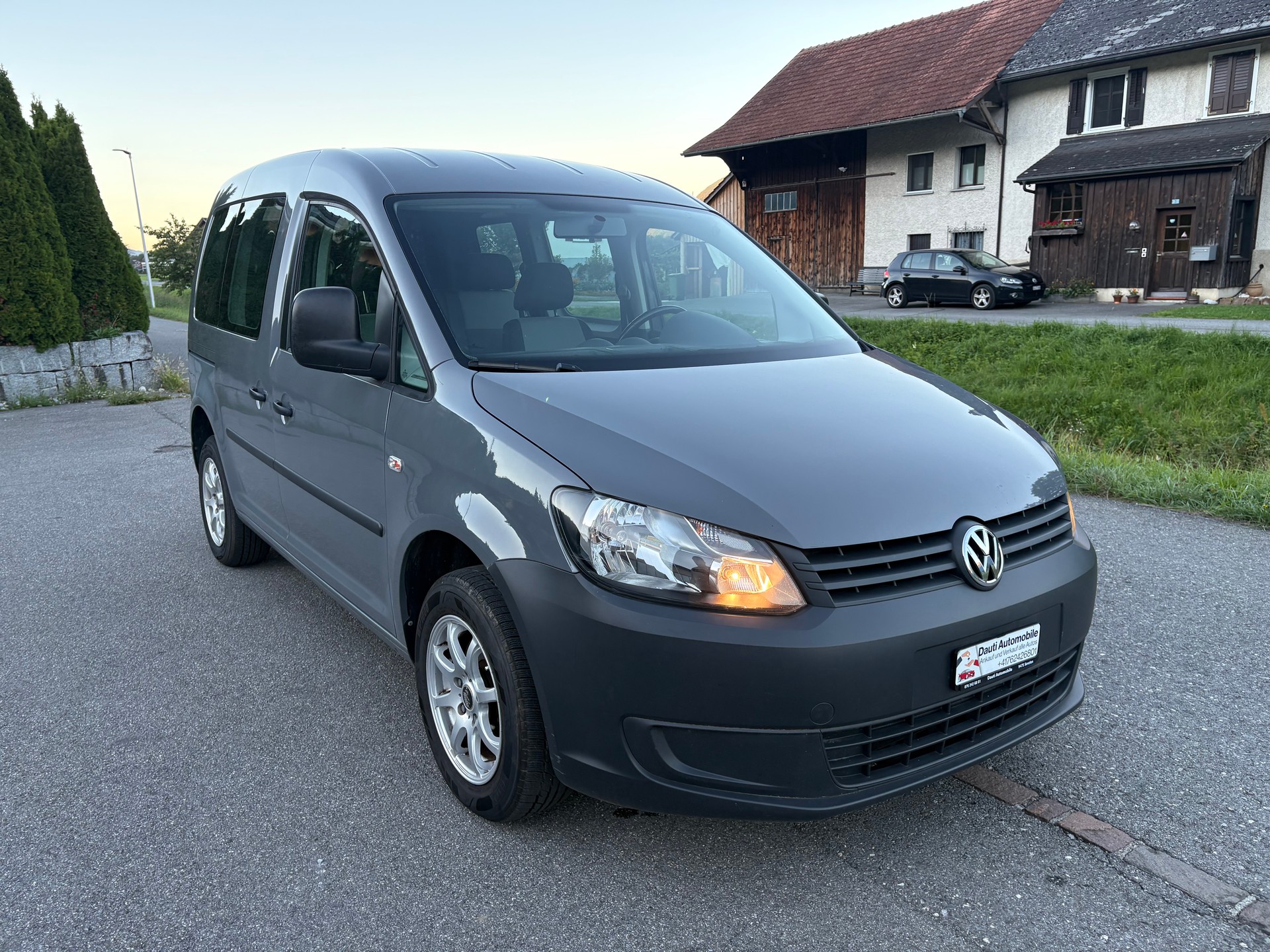 VW Caddy 1.6 TDI DSG-image-2