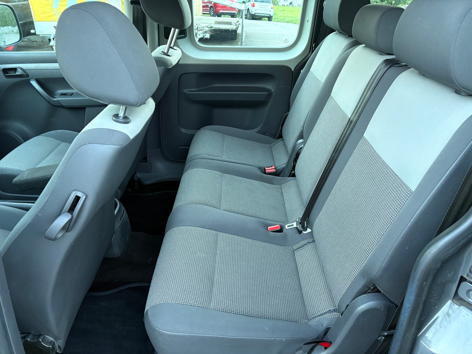 VW Caddy 1.6 TDI DSG-image-6