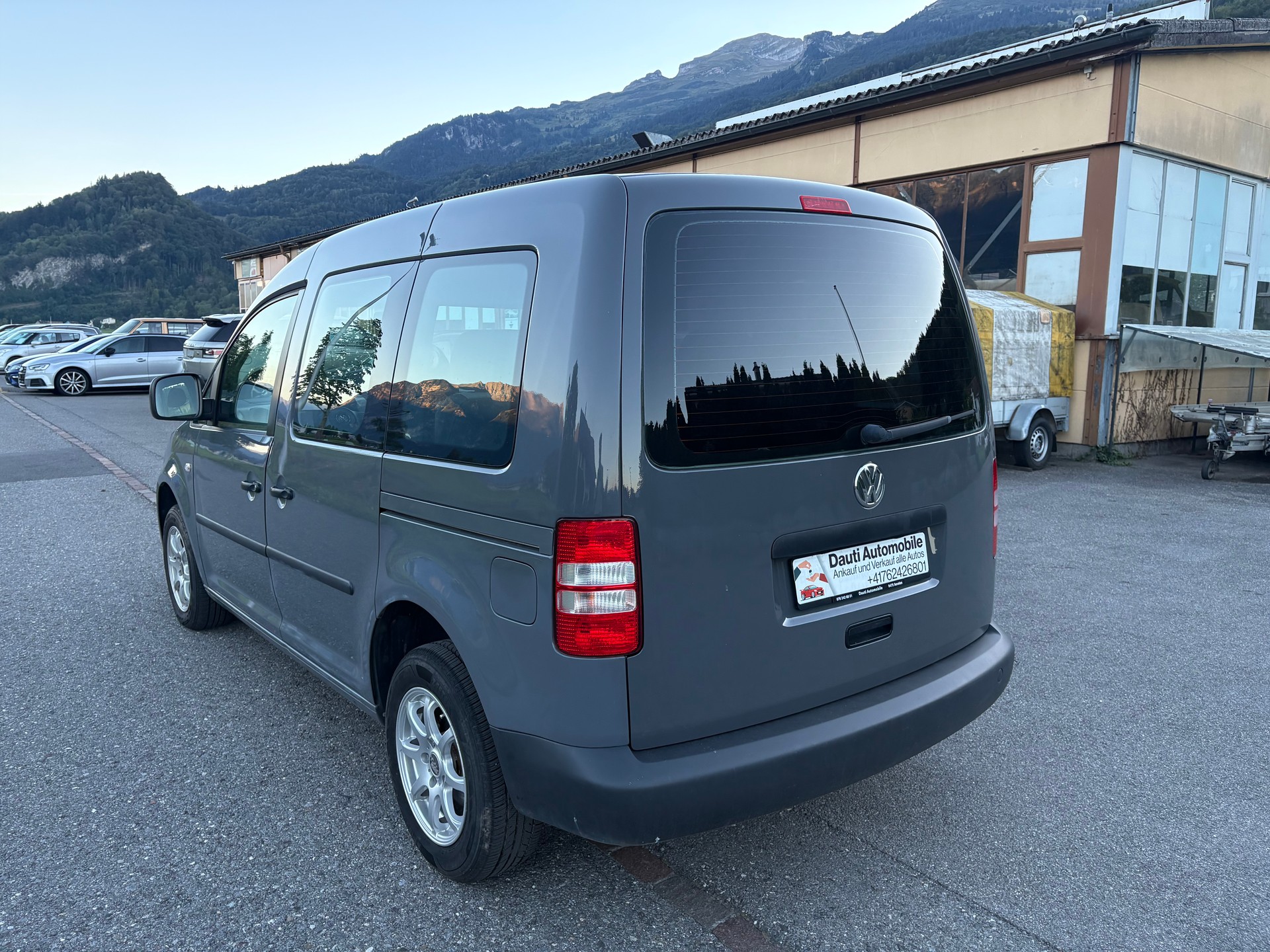 VW Caddy 1.6 TDI DSG-image-4