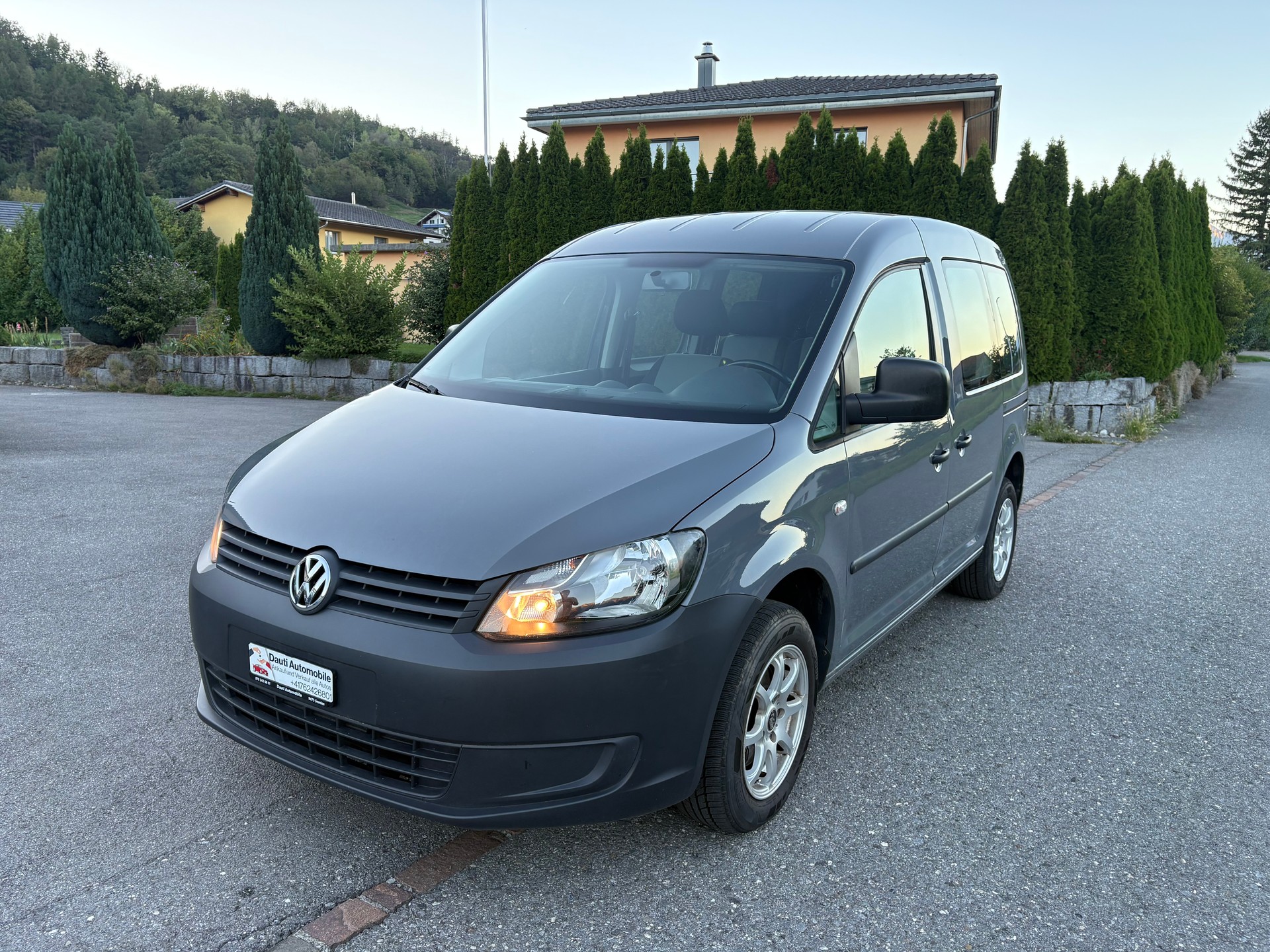 VW Caddy 1.6 TDI DSG-image-0