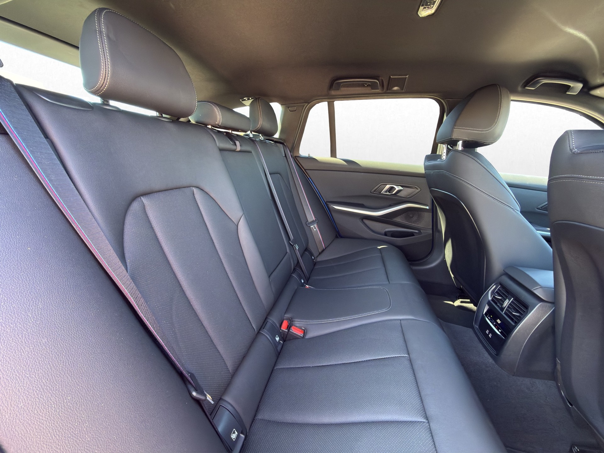 BMW 320d xDrive 48V Touring Steptronic M Sport Pro-image-28