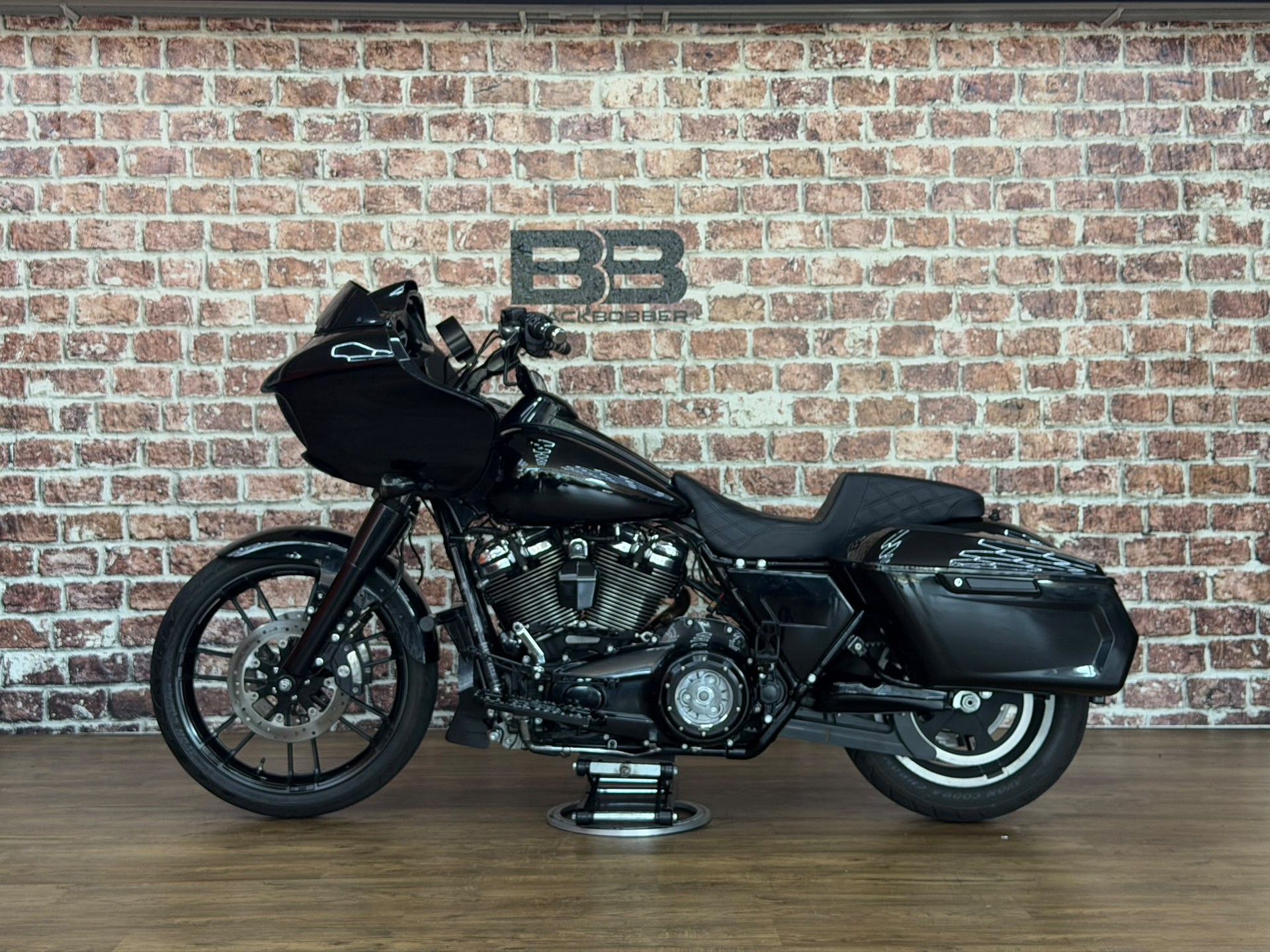 HARLEY-DAVIDSON Road Glide (35KW möglich)-showroom-element-1