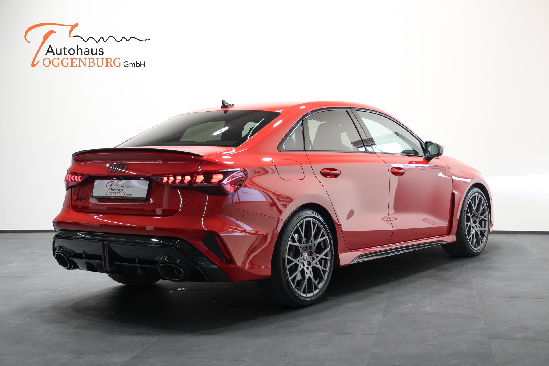 AUDI RS3 Limousine 2.5 TSI quattro S-tronic *Facelift*5 Jahre Werksgarantie*-image-16