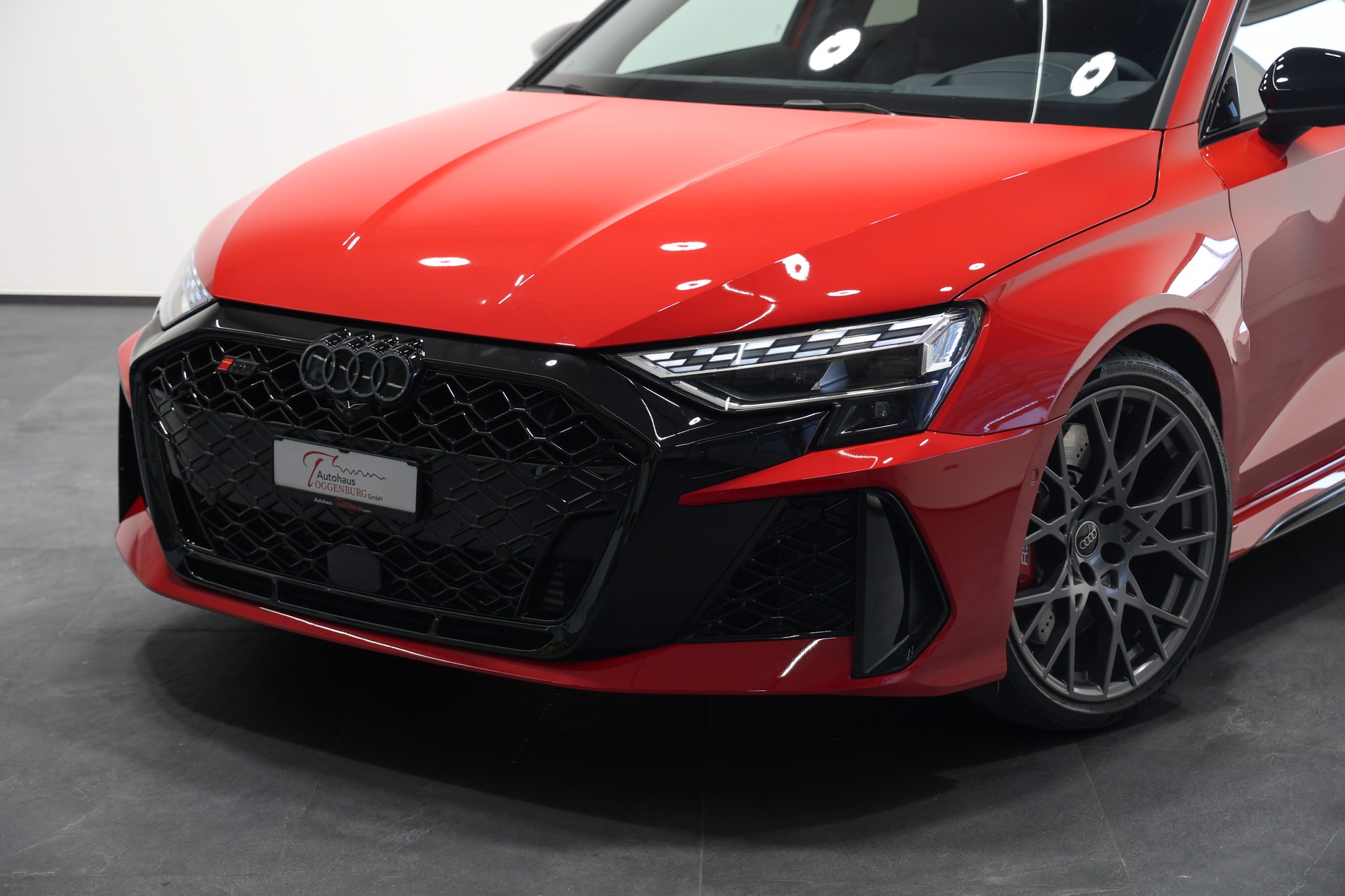 AUDI RS3 Limousine 2.5 TSI quattro S-tronic *Facelift*5 Jahre Werksgarantie*-image-8