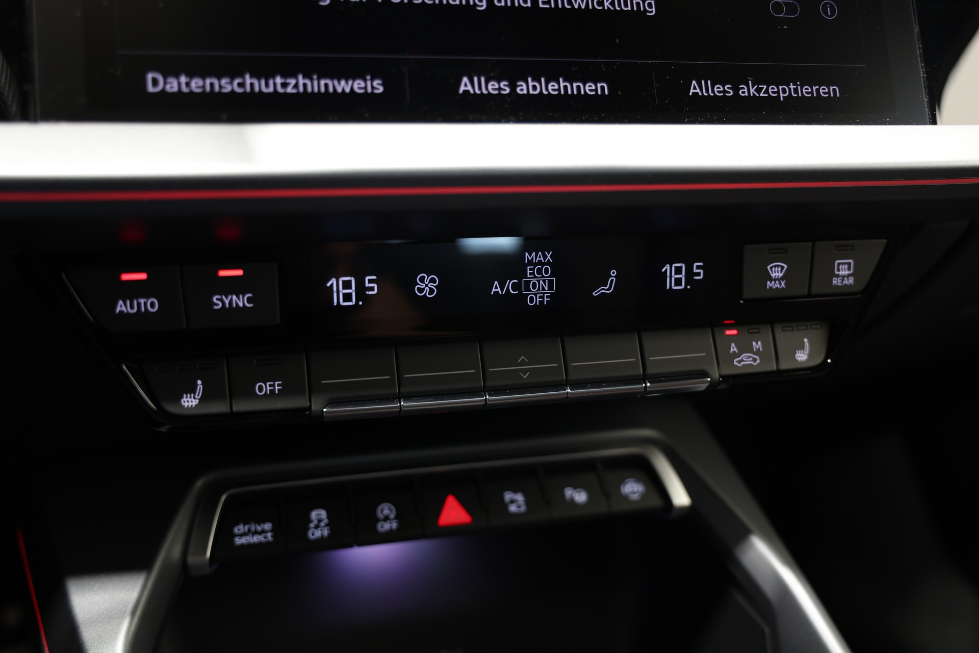 AUDI RS3 Limousine 2.5 TSI quattro S-tronic *Facelift*5 Jahre Werksgarantie*-image-26