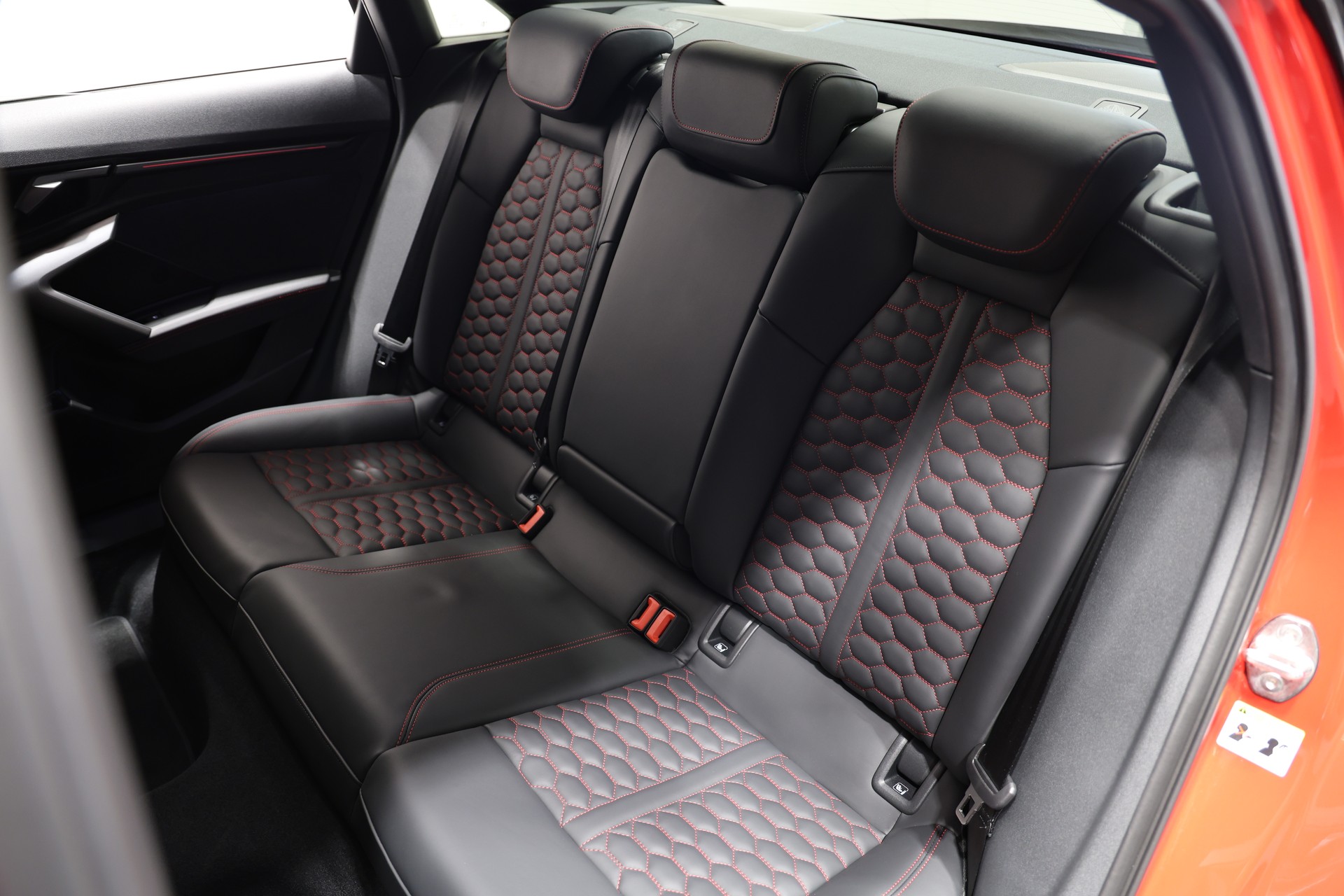 AUDI RS3 Limousine 2.5 TSI quattro S-tronic *Facelift*5 Jahre Werksgarantie*-image-20