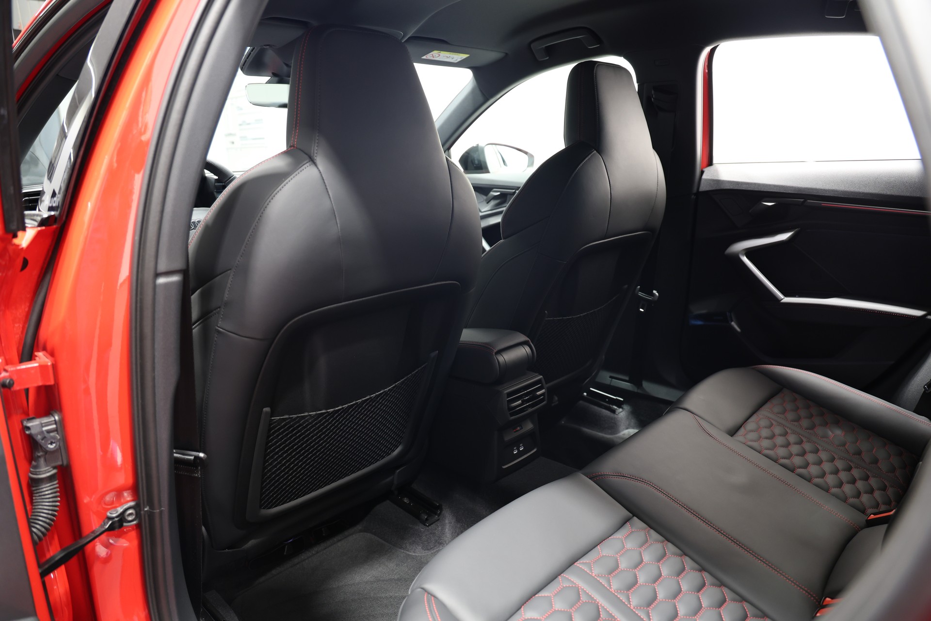 AUDI RS3 Limousine 2.5 TSI quattro S-tronic *Facelift*5 Jahre Werksgarantie*-image-21