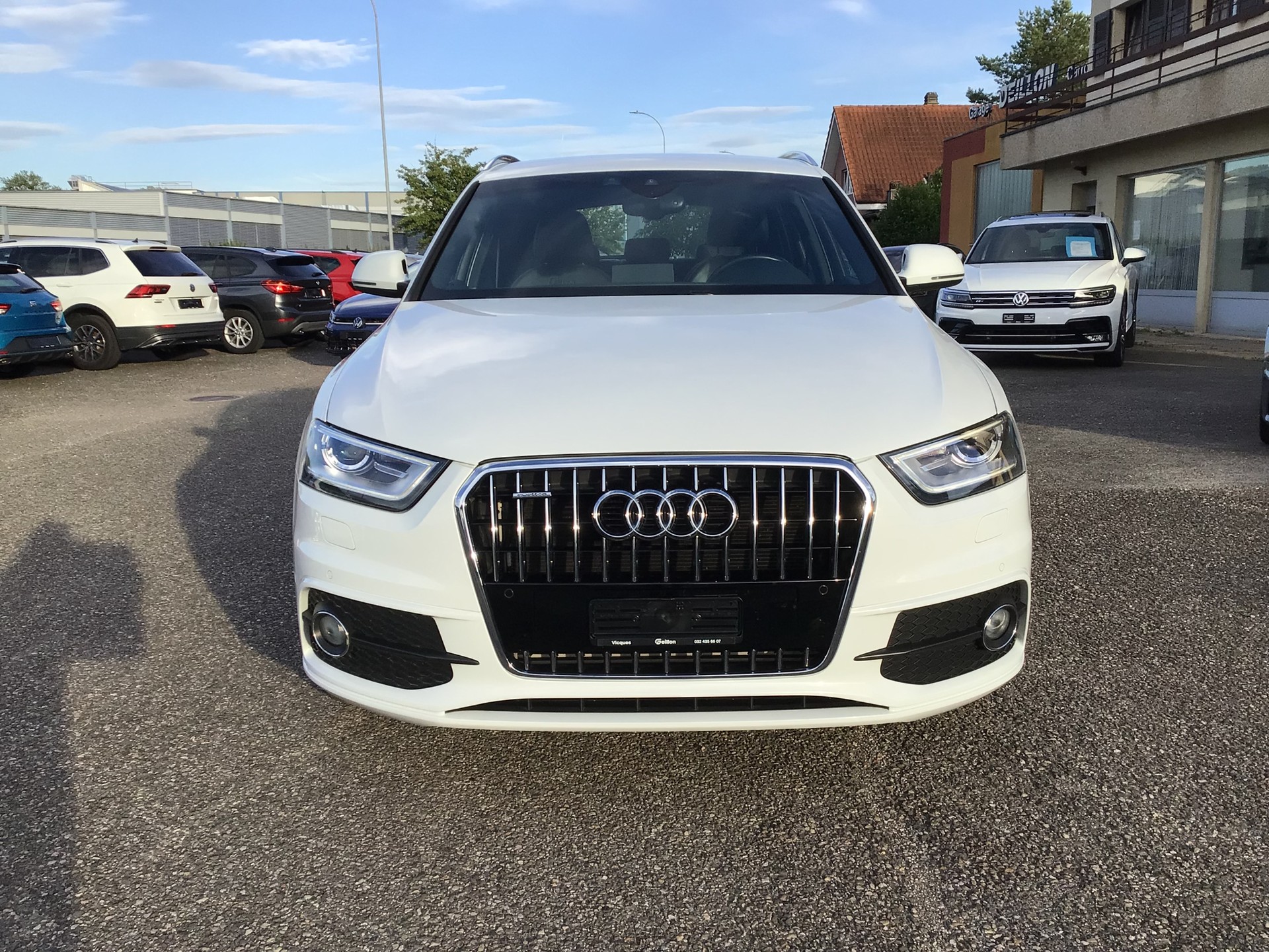 AUDI Q3 2.0 TFSI quattro S-tronic-image-2