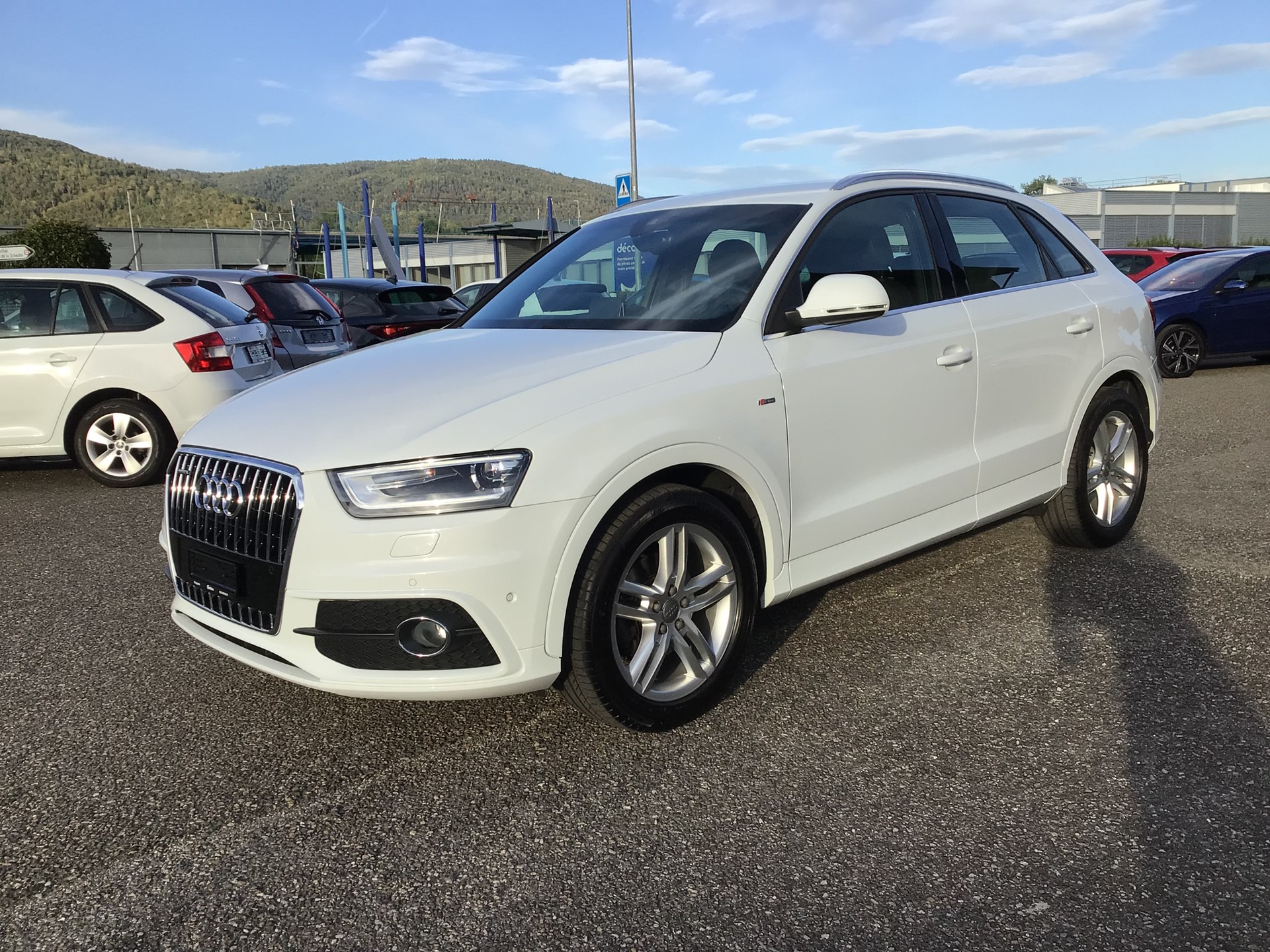 AUDI Q3 2.0 TFSI quattro S-tronic-image-1