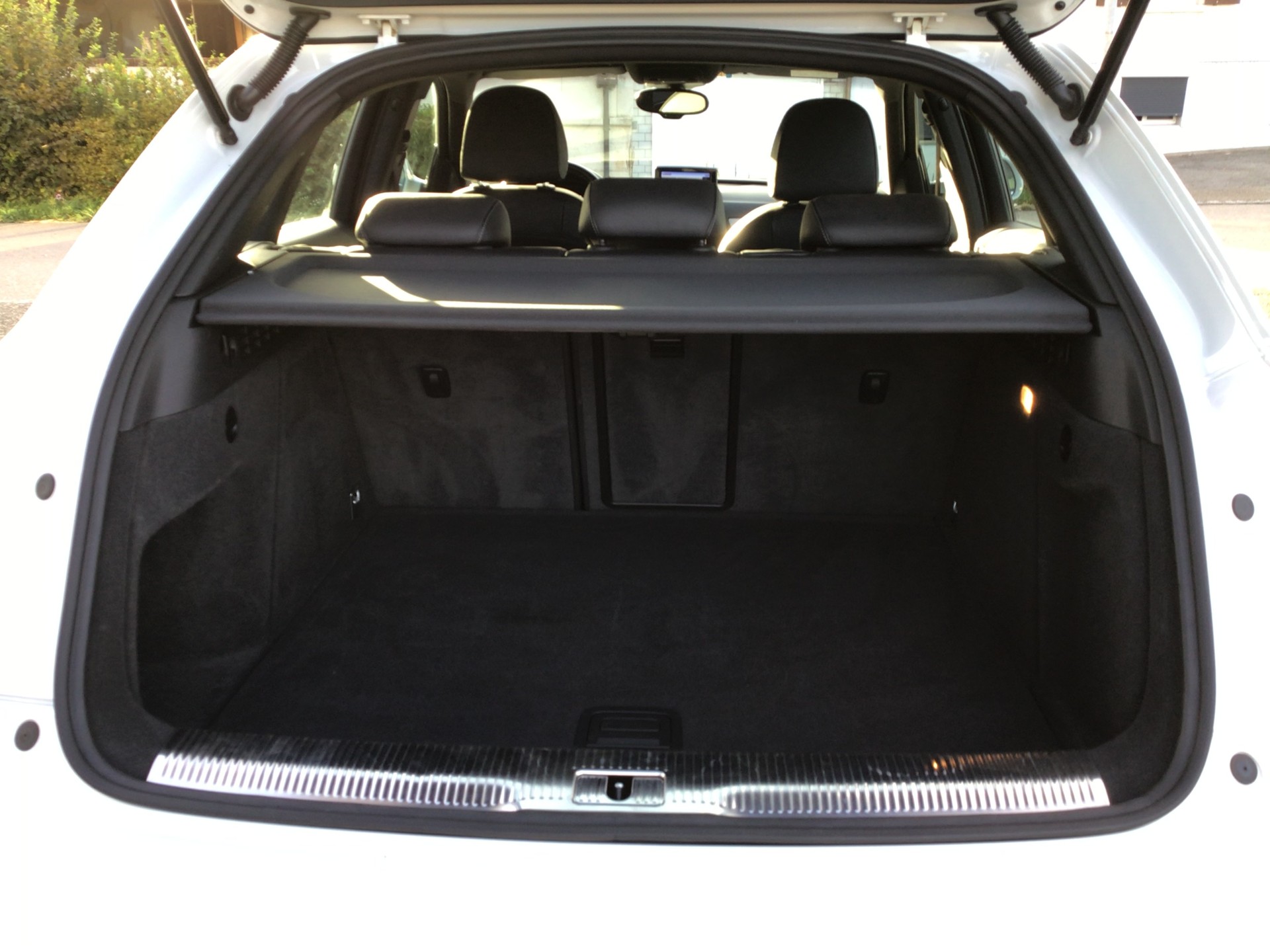 AUDI Q3 2.0 TFSI quattro S-tronic-image-10