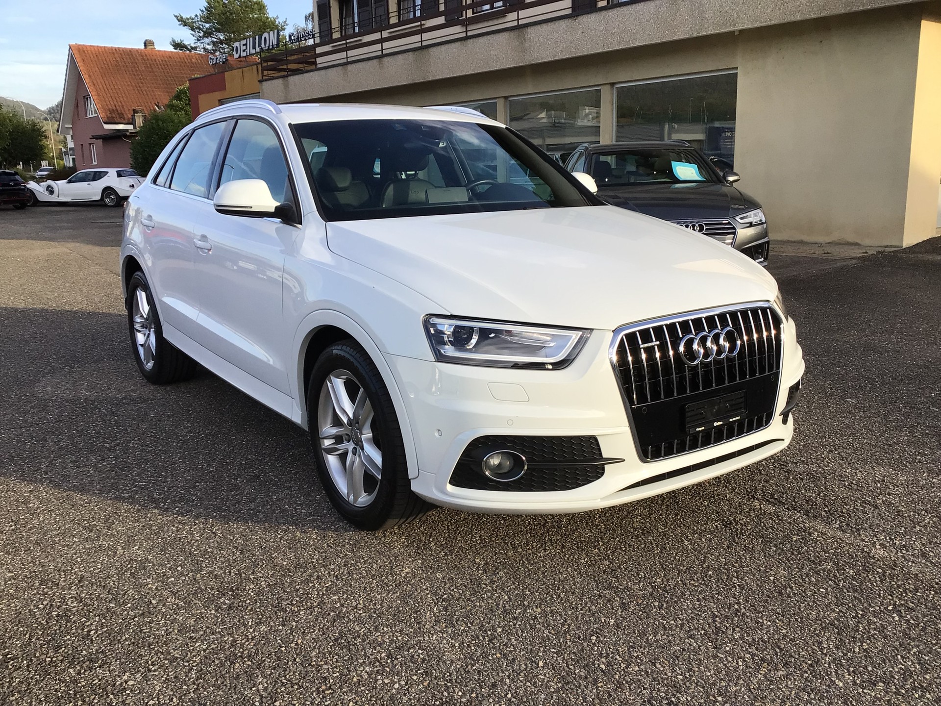 AUDI Q3 2.0 TFSI quattro S-tronic-image-0